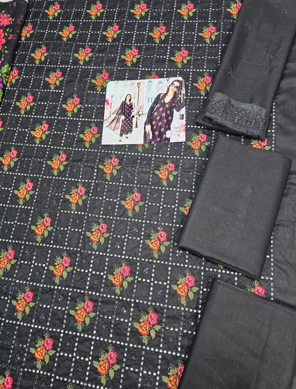 Mariab Mprints Luxury Lawn 2025 Eid Ul Azha Hit Code 1B