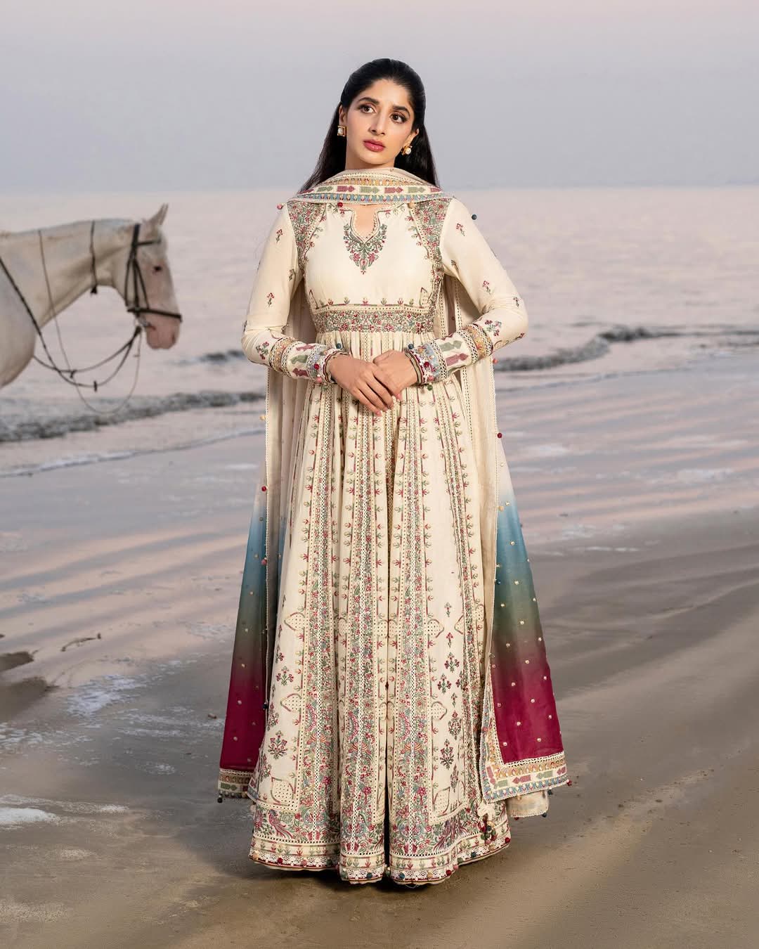 Jazmine Luxury Lawn 2025 Hit Code D9 Luxury Frawk