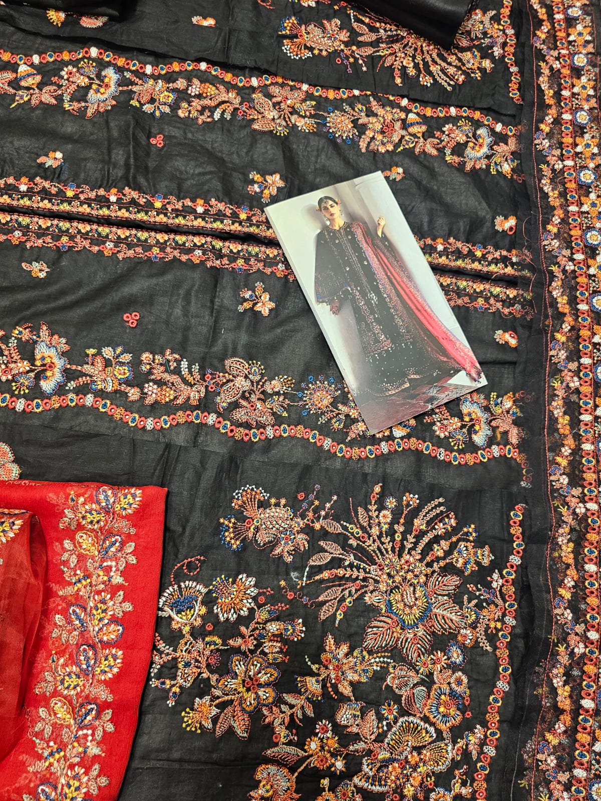 Hussain Rehar Luxury Lawn 2025 Hit Code Bliz
