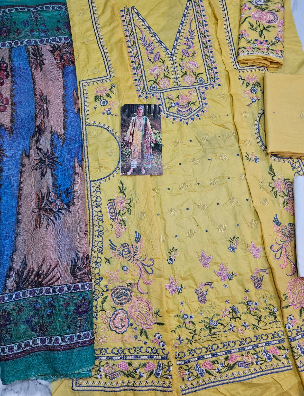 Zaha Luxury Lawn 2025 Hit Code 12-A