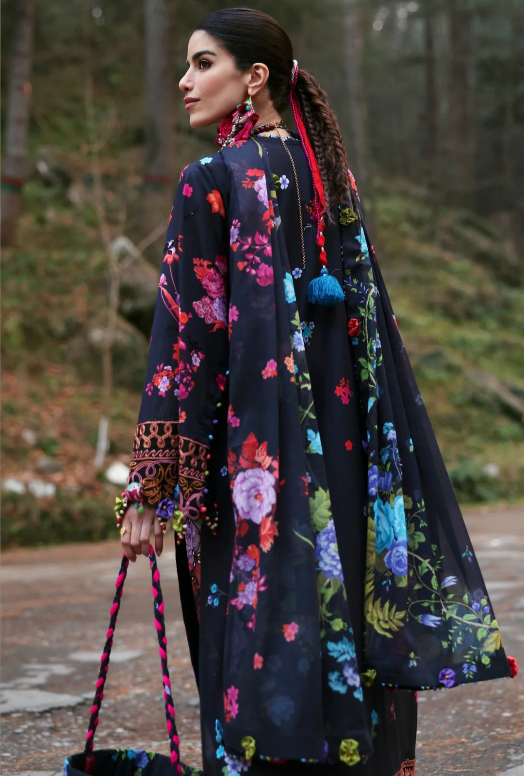 Zaha Luxury Lawn 2025 Hit Code 7A Black Multi Chikenkari Lawn Dupata
