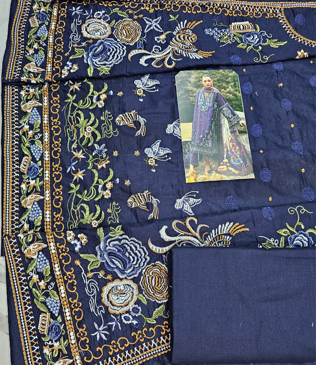 Zaha Luxury Lawn 2025 Hit Code 12-B