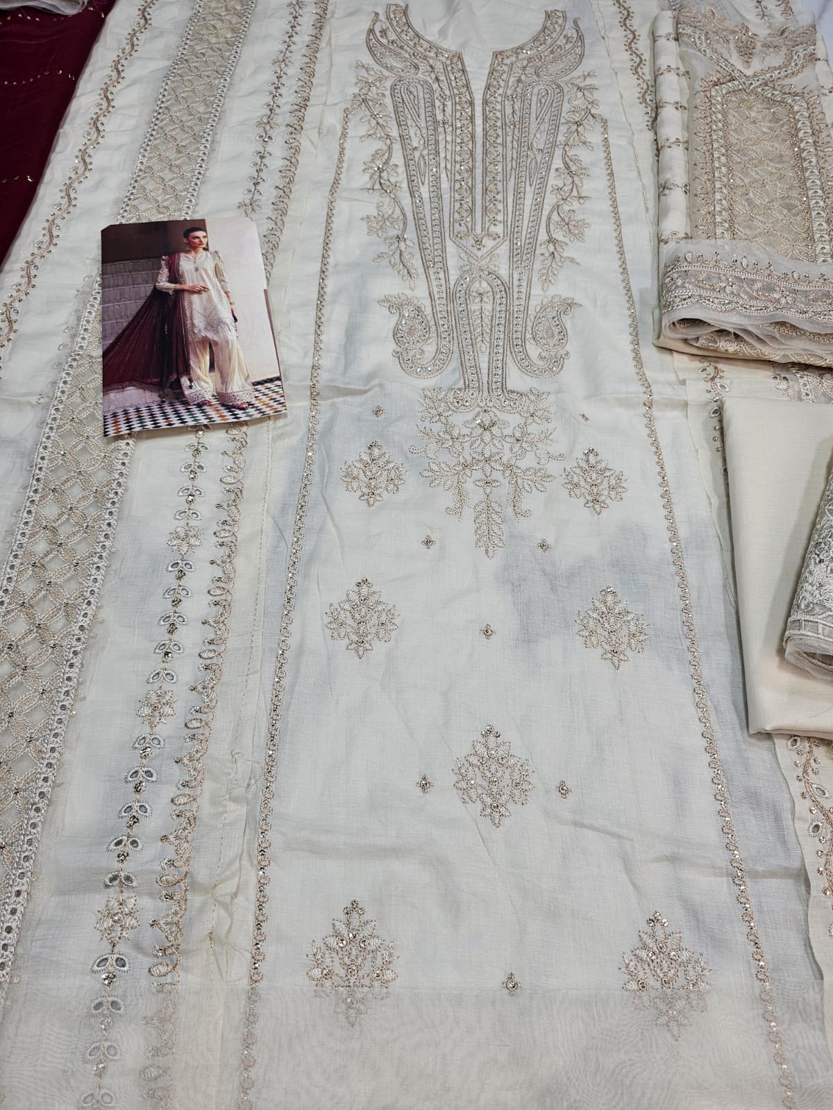 MariaB Luxury Lawn 2025 Hit Code 11-B