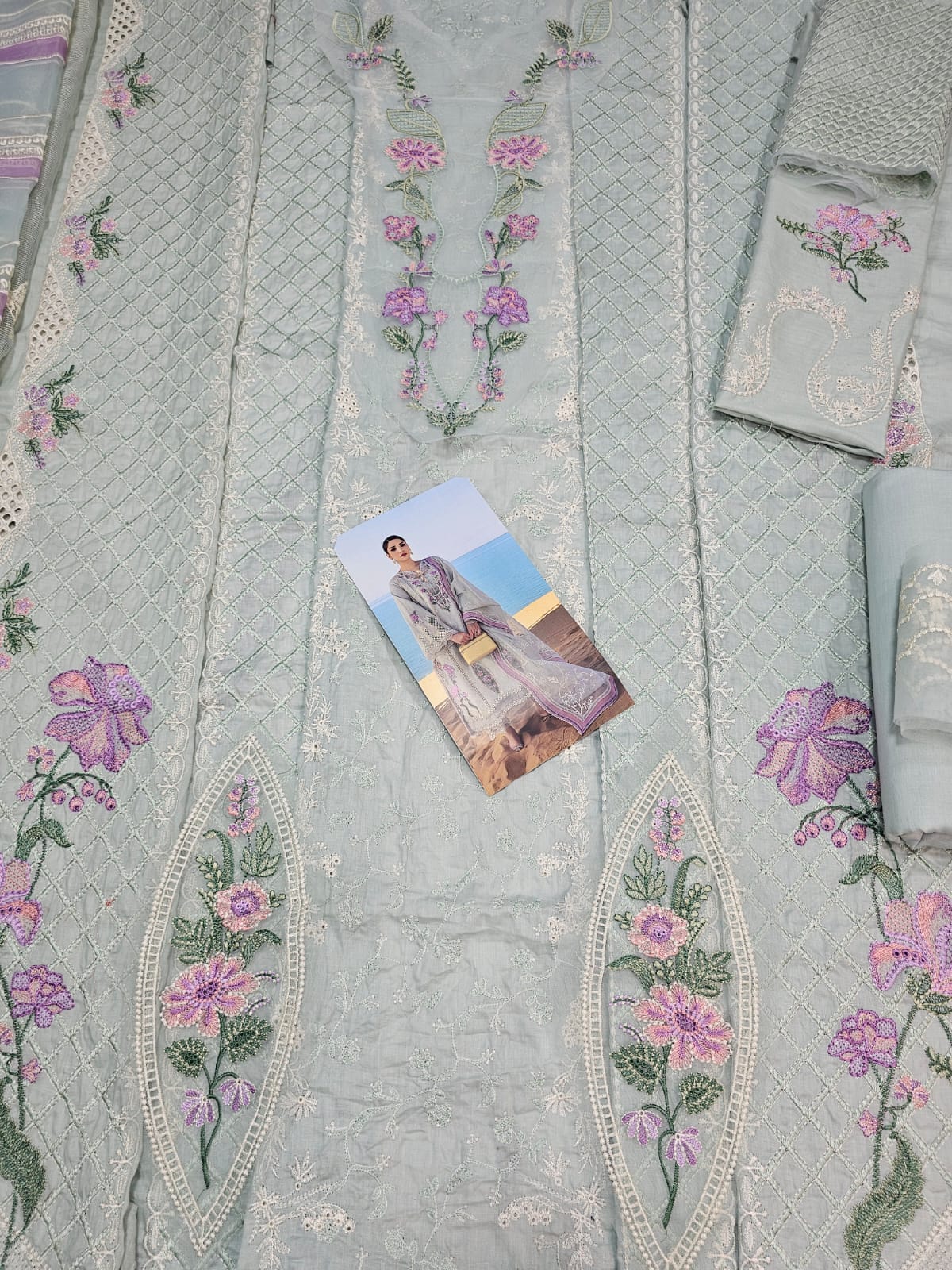 Crimson Luxury lawn 2025 Hit Code 2A