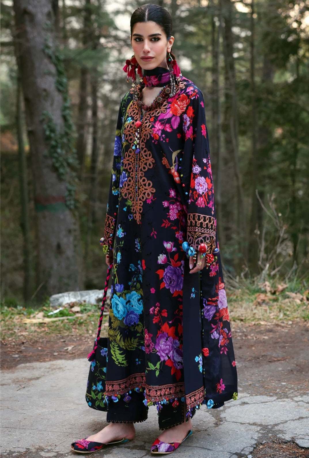 Zaha Luxury Lawn 2025 Hit Code 7A Black Multi Chikenkari Lawn Dupata