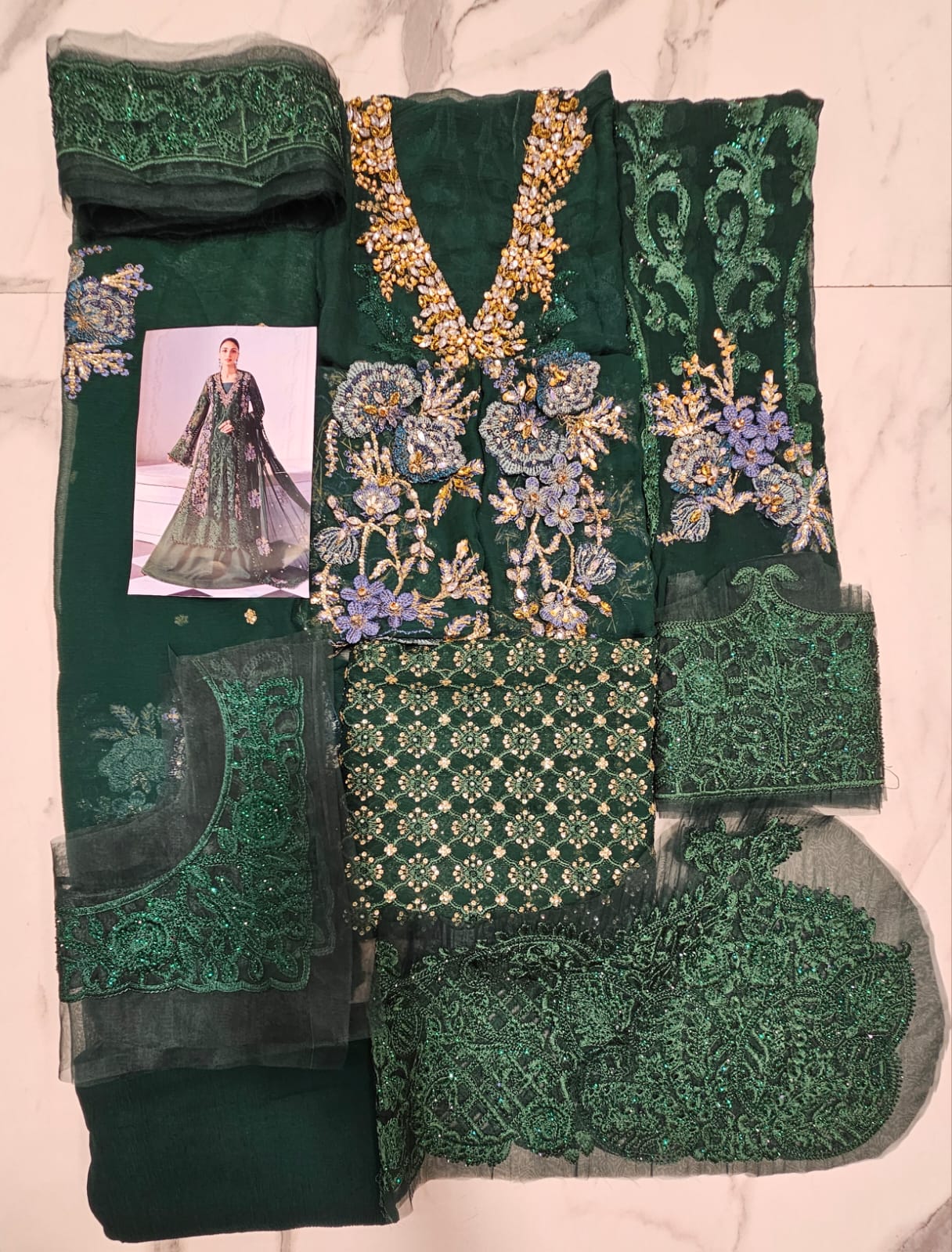 Mariab Luxury Chiffon Collection 2025 Hit Code D8