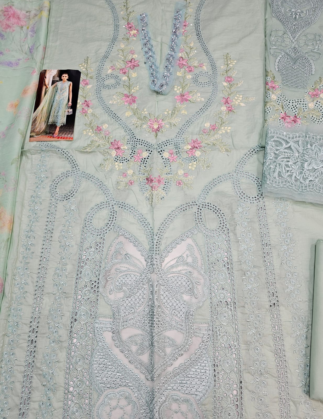 MariaB Luxury Lawn Collection 2025 Hit Code 14A