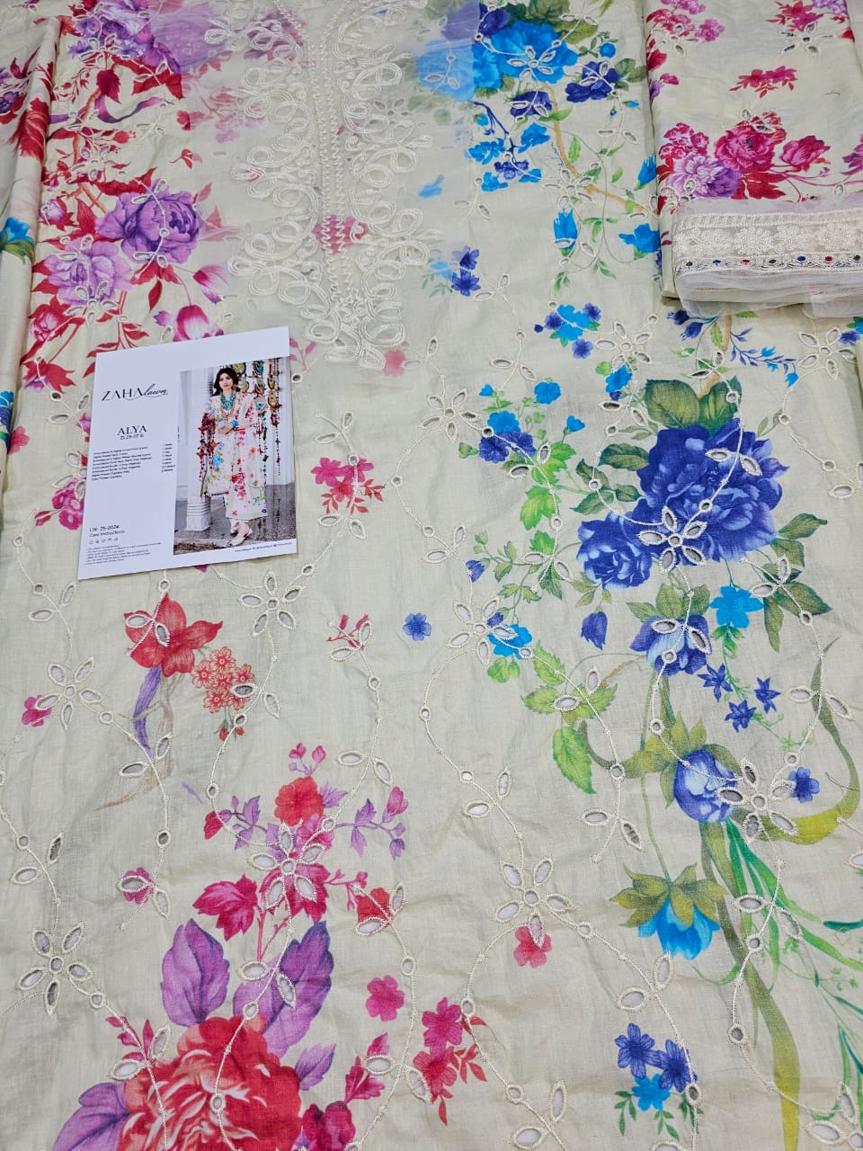 Zaha Luxury Lawn 2025 Hit Code 7B Multi Caremal Chikenkari
