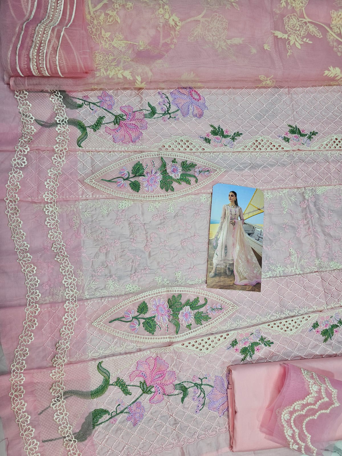 Crimson Luxury lawn 2025 Hit Code 2B