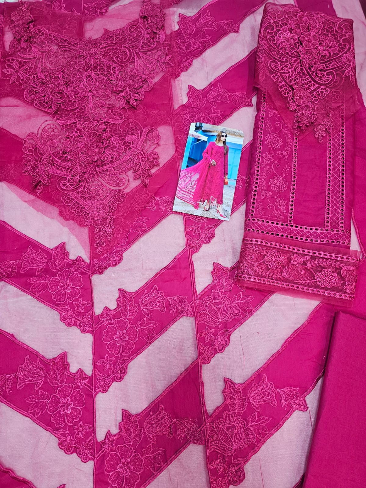 MariaB Luxury Lawn 2025 Hit Code 8A Shoking
