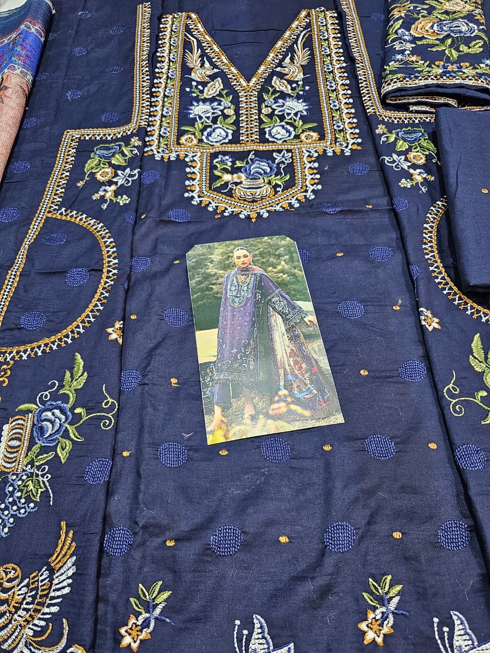 Zaha Luxury Lawn 2025 Hit Code 12-B