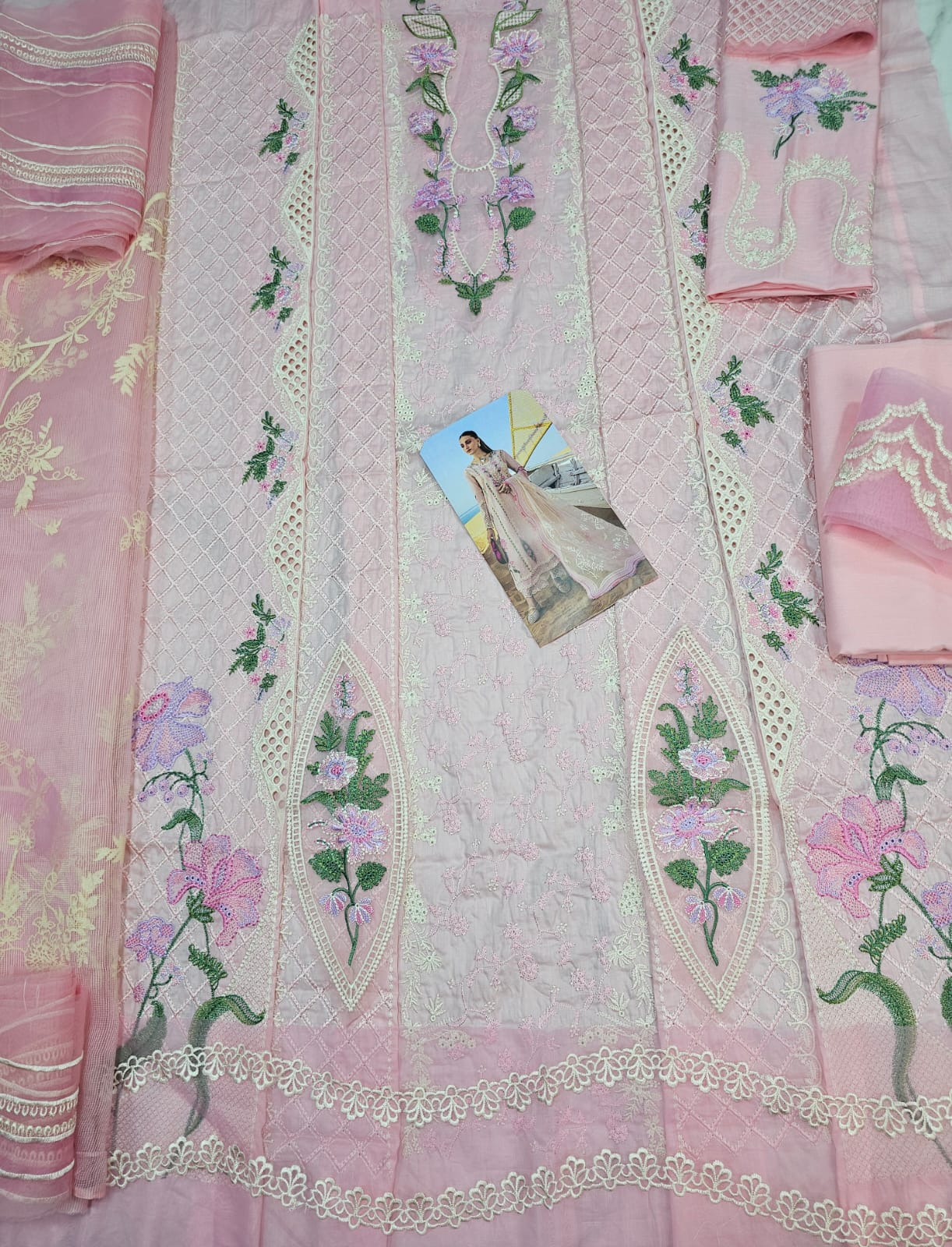 Crimson Luxury lawn 2025 Hit Code 2B