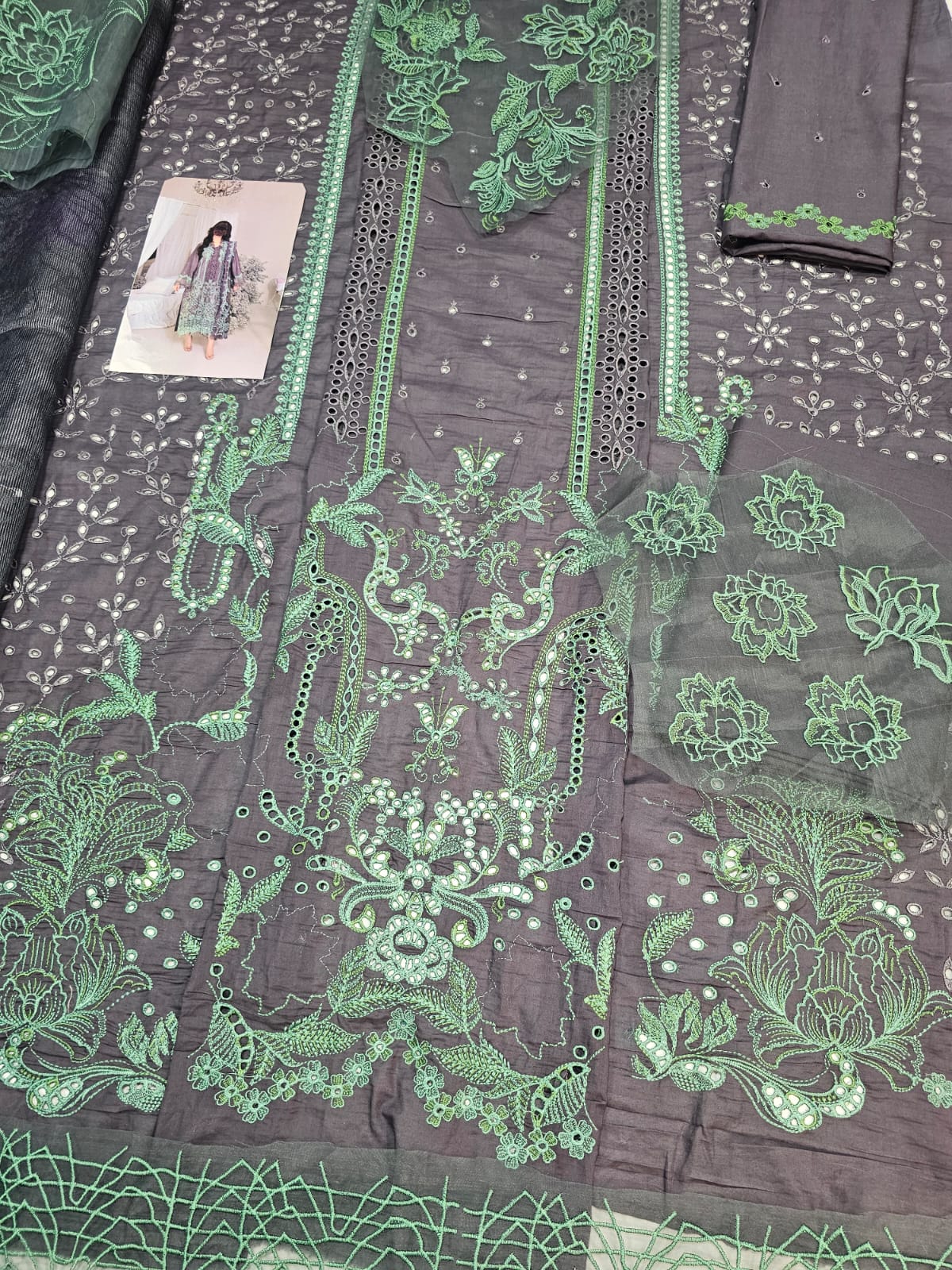 Sobia nazir Luxury Lawn 2025 Hit Code 3B Ele Grey