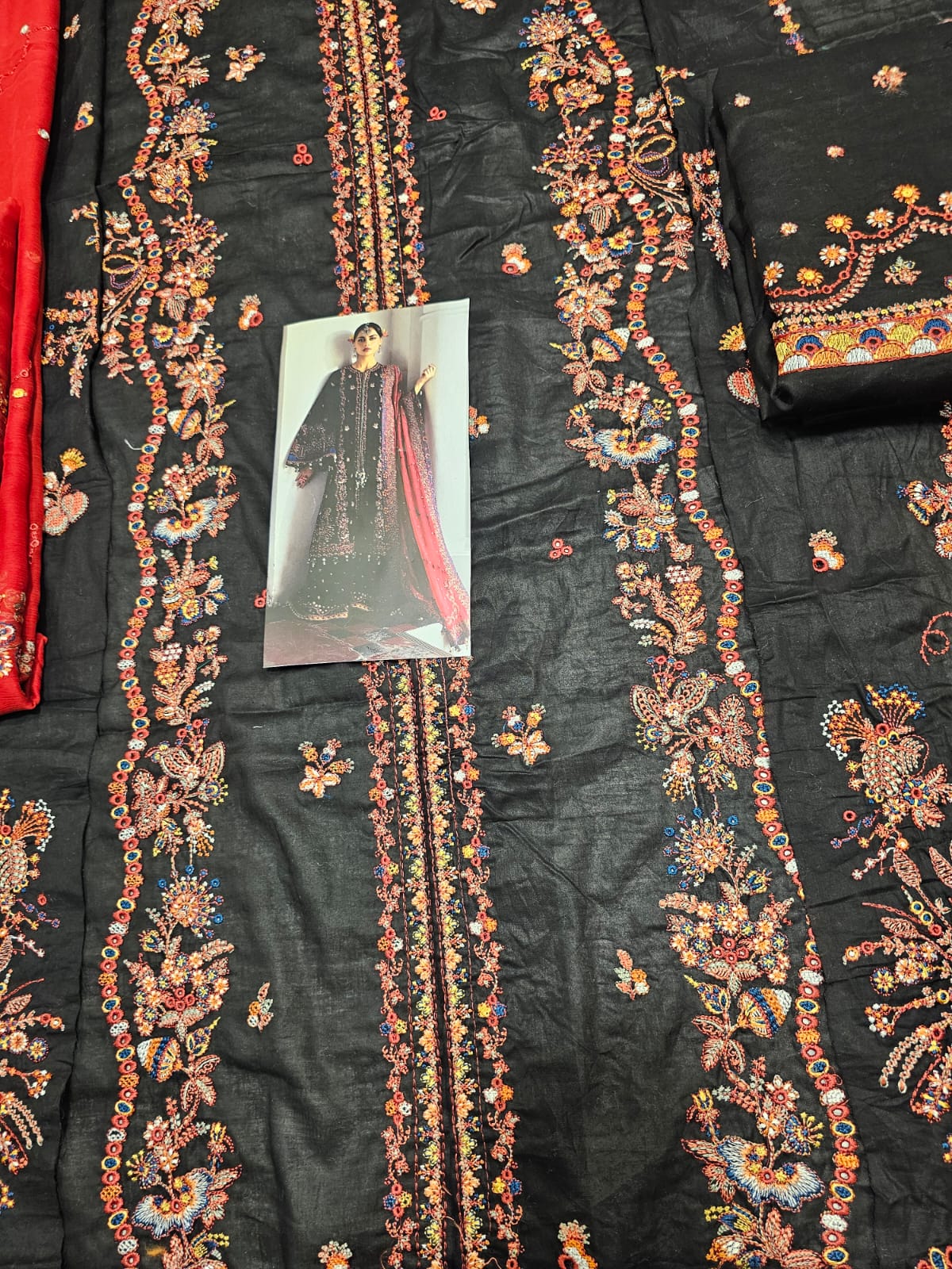 Hussain Rehar Luxury Lawn 2025 Hit Code Bliz
