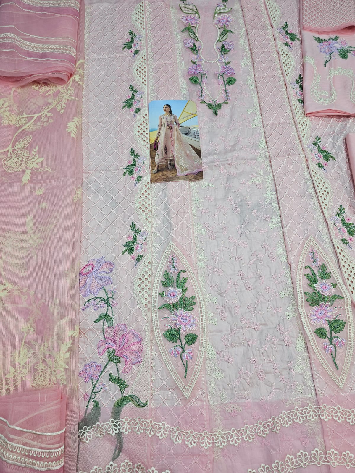 Crimson Luxury lawn 2025 Hit Code 2B