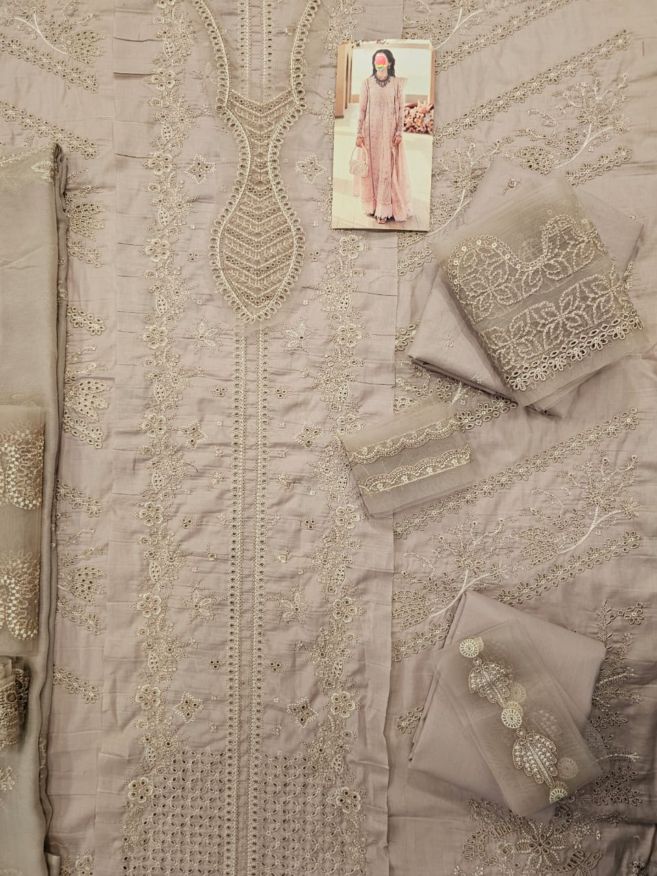 Qalamkar Luxury Lawn 2025
