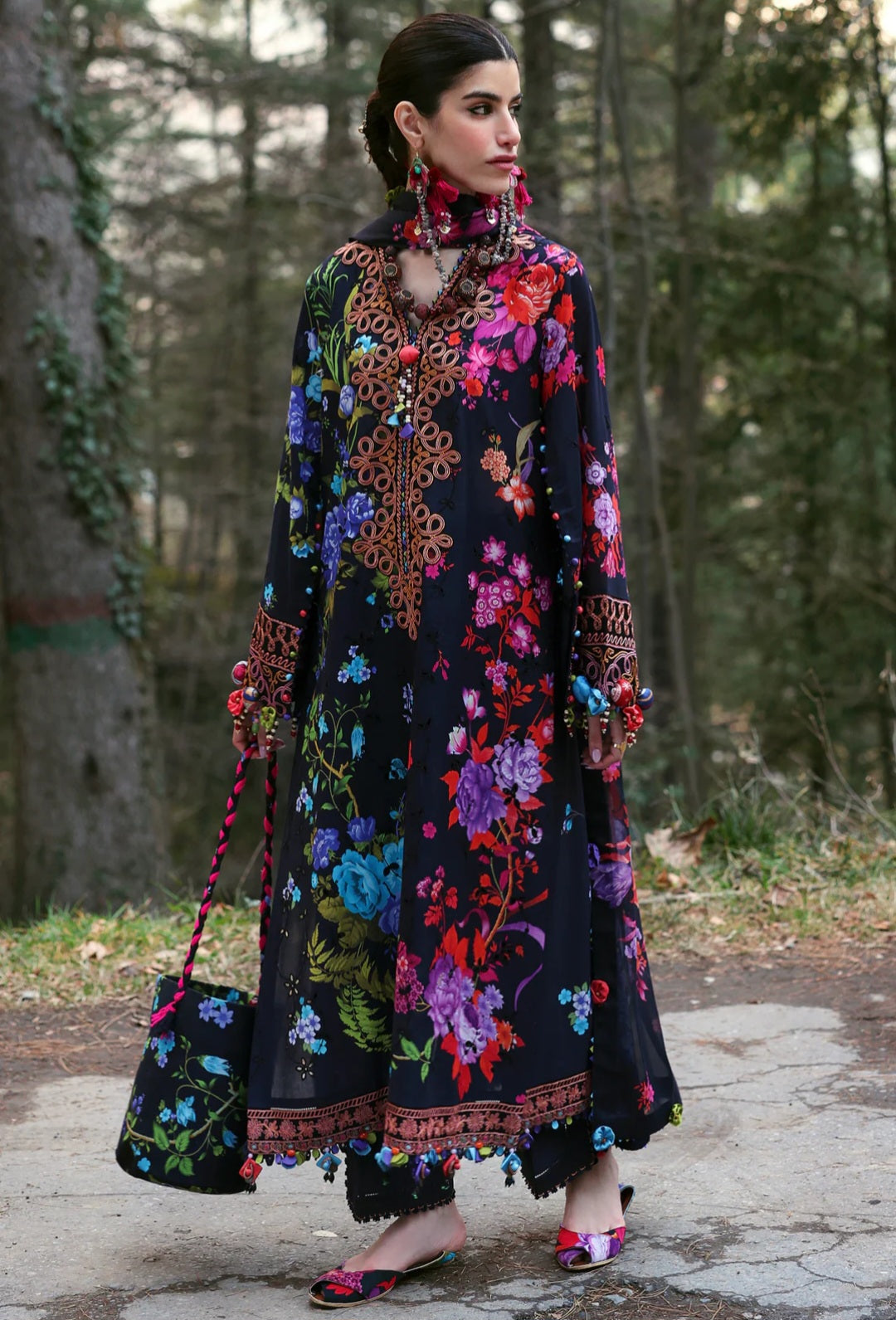 Zaha Luxury Lawn 2025 Hit Code 7A Black Multi Chikenkari Lawn Dupata