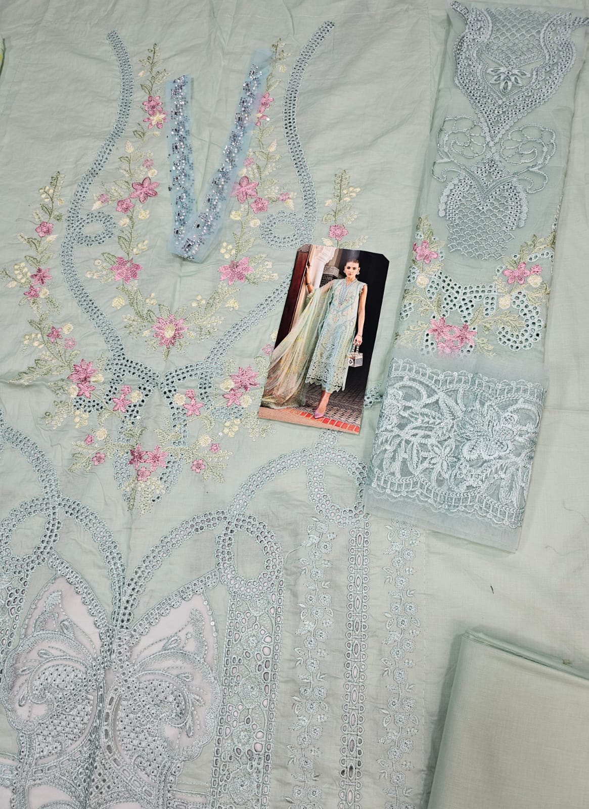 MariaB Luxury Lawn Collection 2025 Hit Code 14A