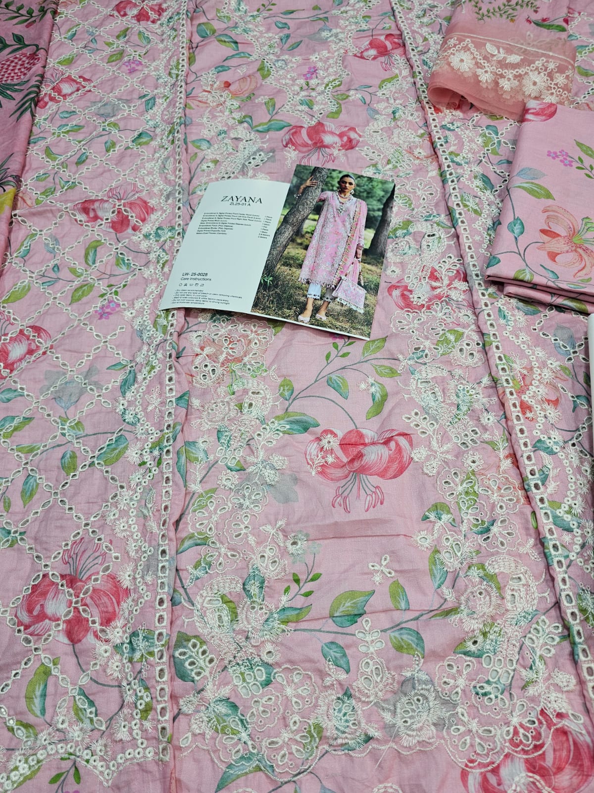 Zaha Luxury Lawn 2025 Hit Code 01-A Pink Lawn Dupata Article