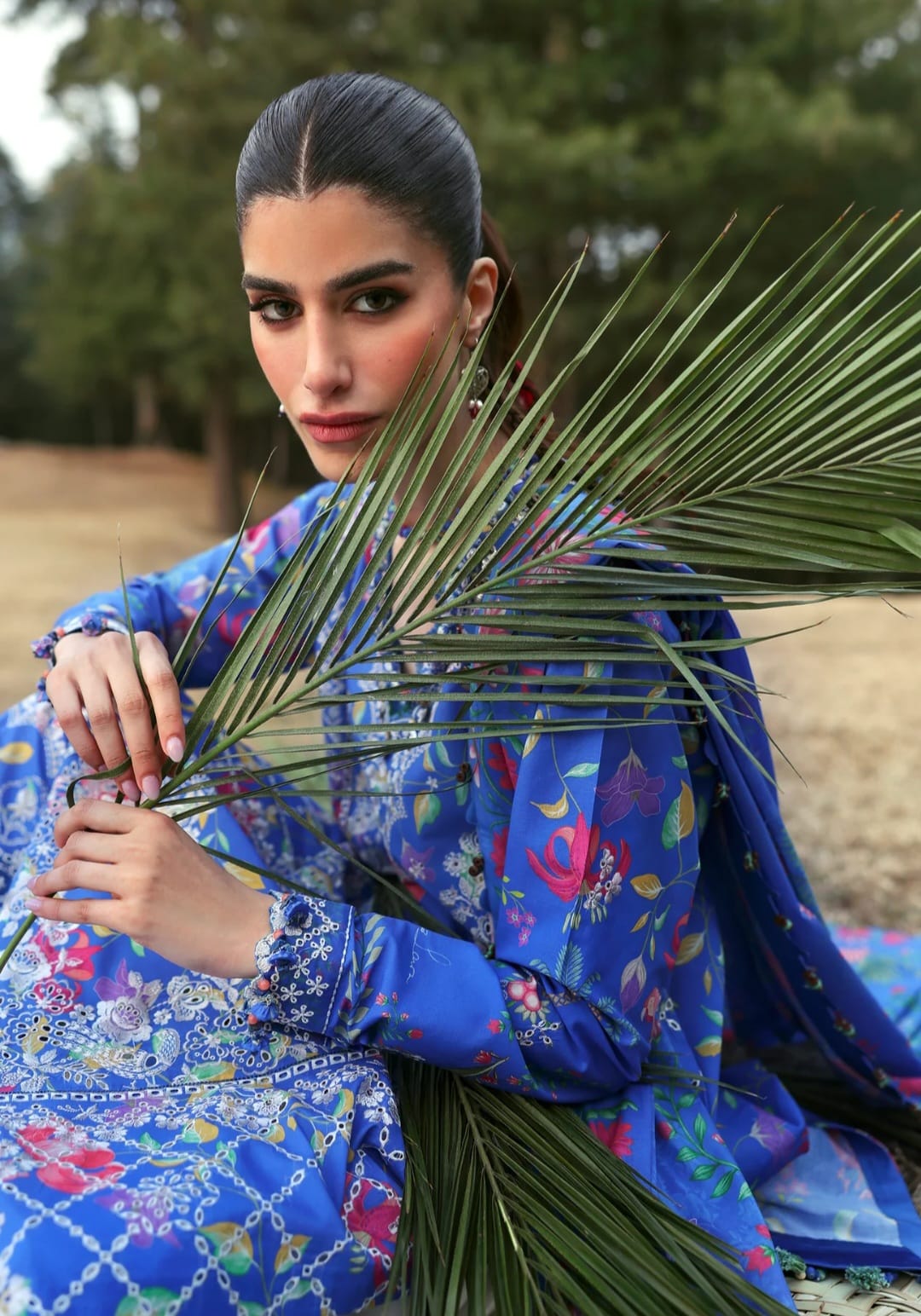 Zaha Luxury Lawn 2025 Hit Code 01-B Blue Lawn Dupata Article