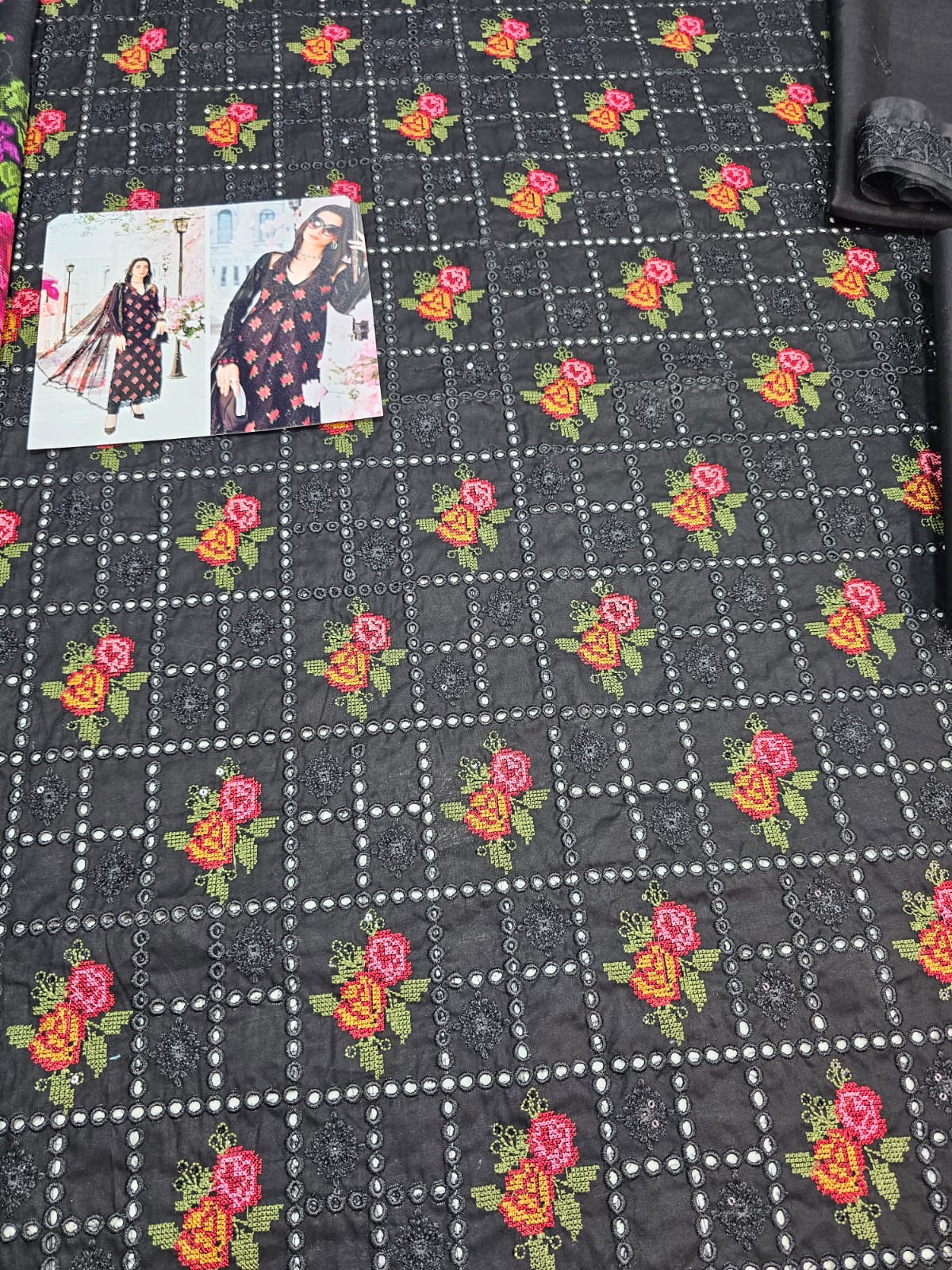 Mariab Mprints Luxury Lawn 2025 Eid Ul Azha Hit Code 1B