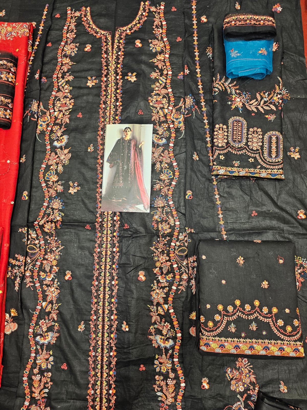 Hussain Rehar Luxury Lawn 2025 Hit Code Bliz
