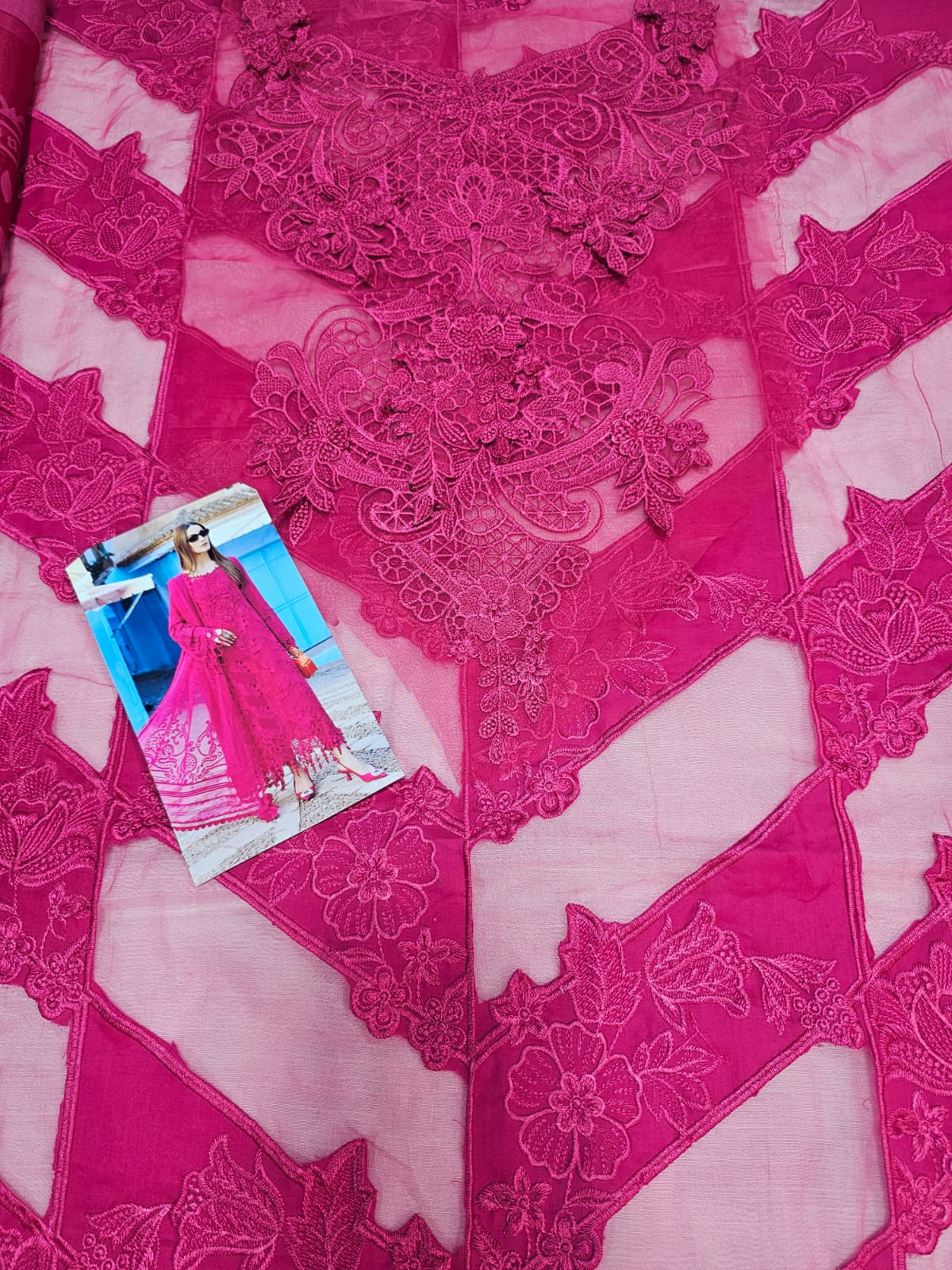 MariaB Luxury Lawn 2025 Hit Code 8A Shoking
