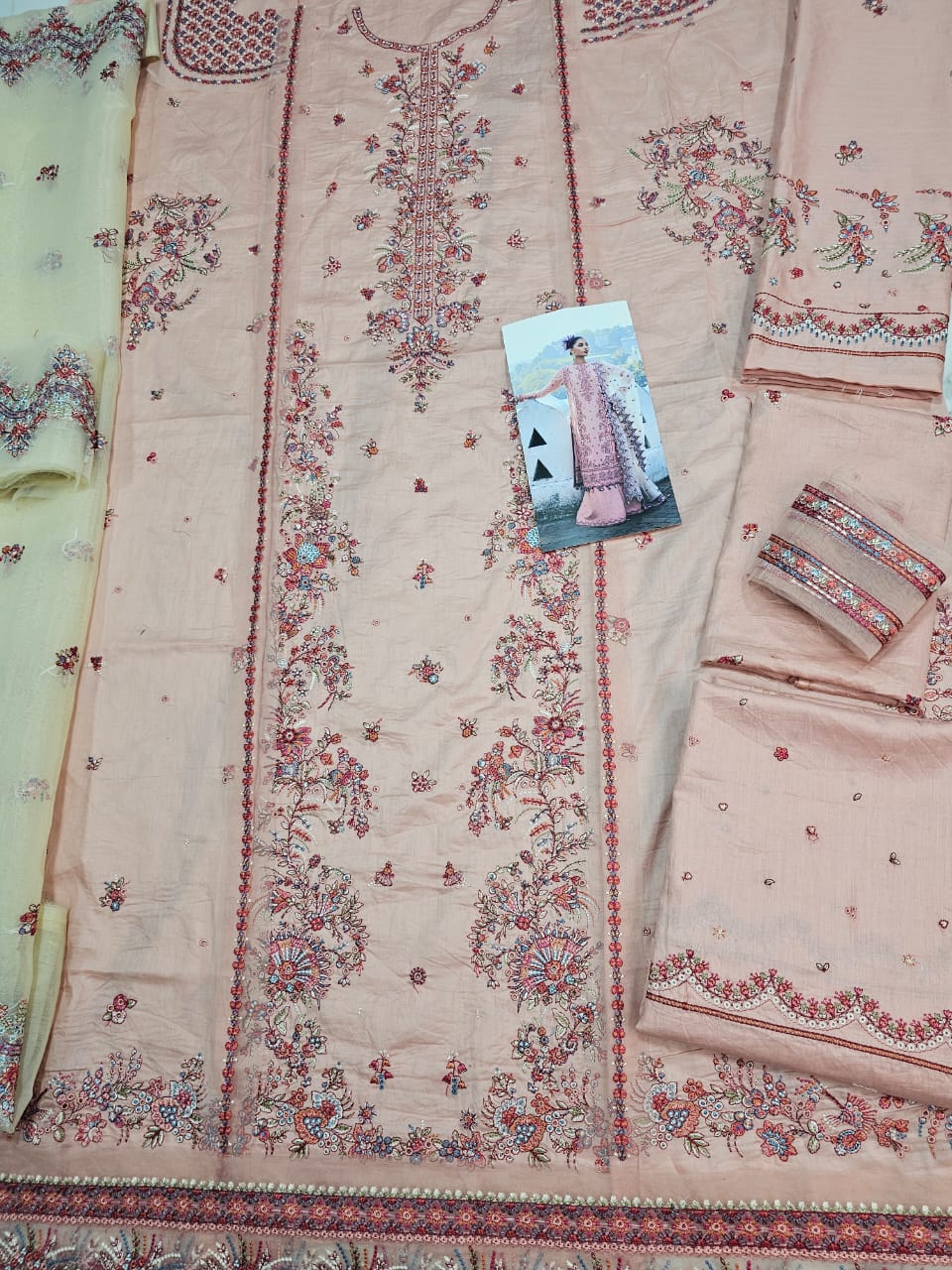 Hussain Rehar Luxury Lawn 2025 Hit Code