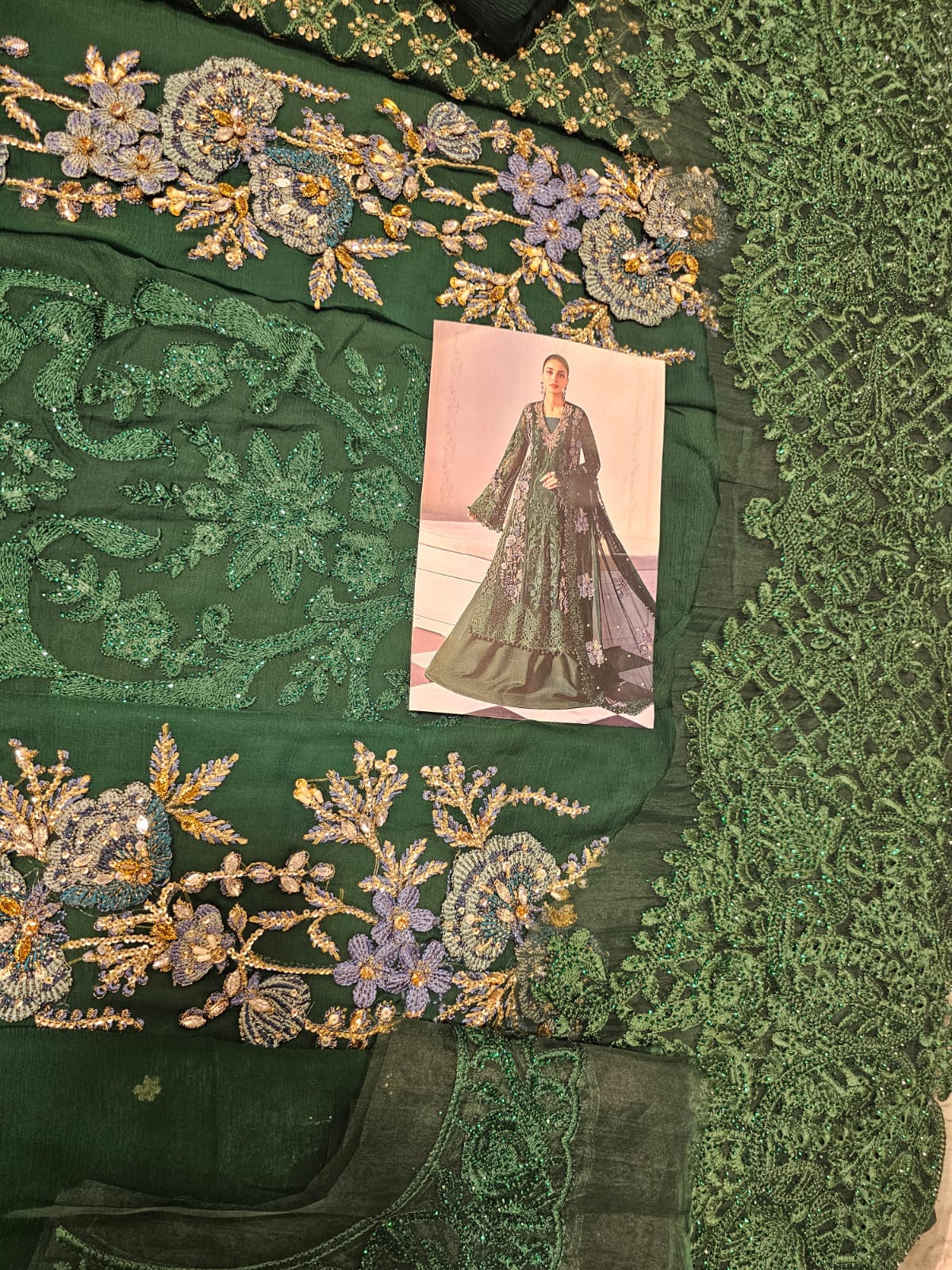 Mariab Luxury Chiffon Collection 2025 Hit Code D8