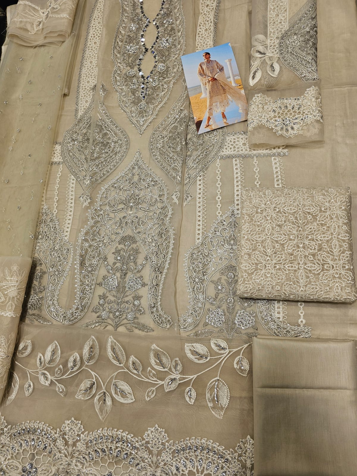 Mariab Luxury Eid ul azha Hit Code D9