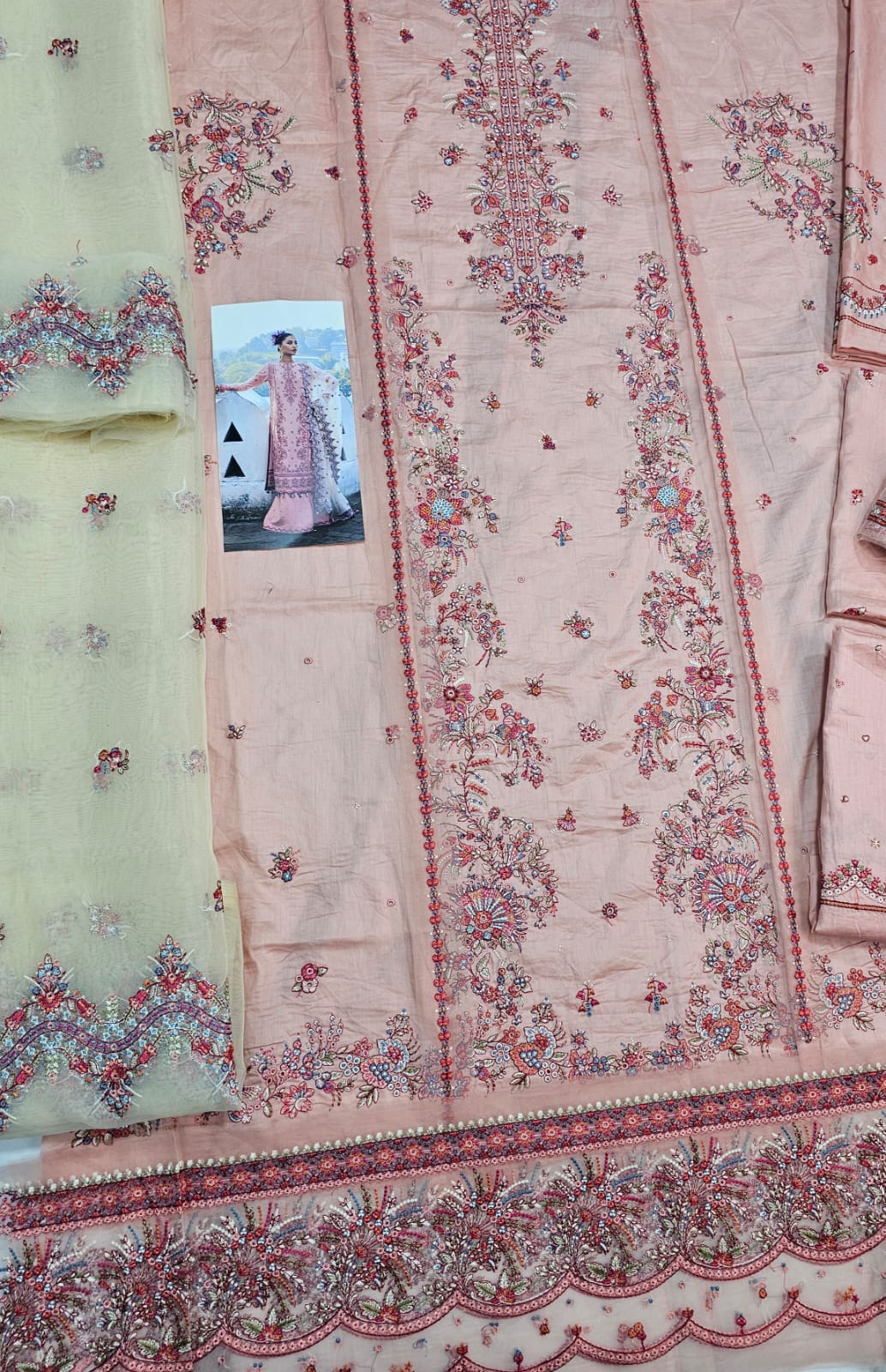 Hussain Rehar Luxury Lawn 2025 Hit Code