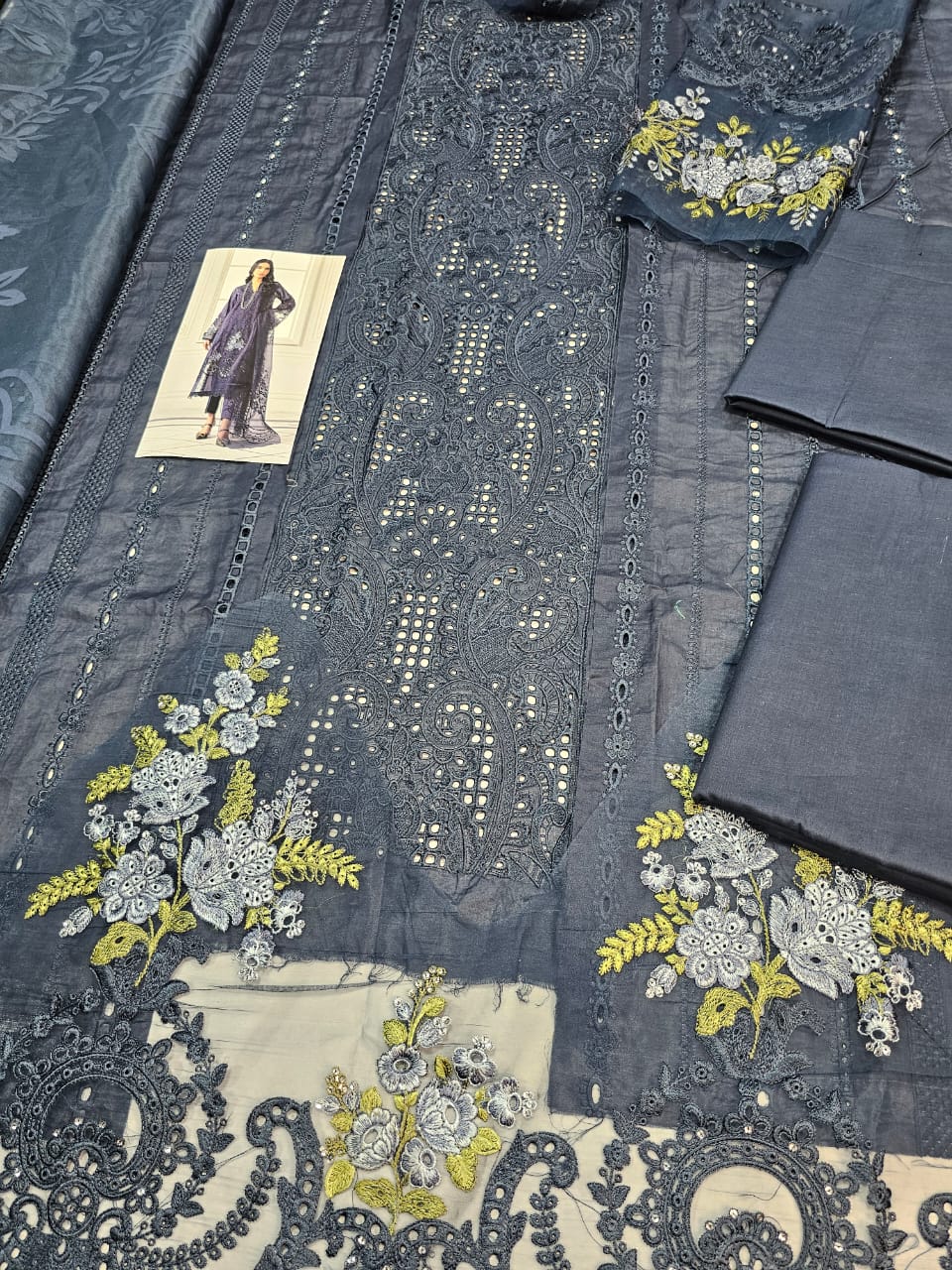 Mariab Luxury Lawn 2025 Hit Code 04-B Navy Blue