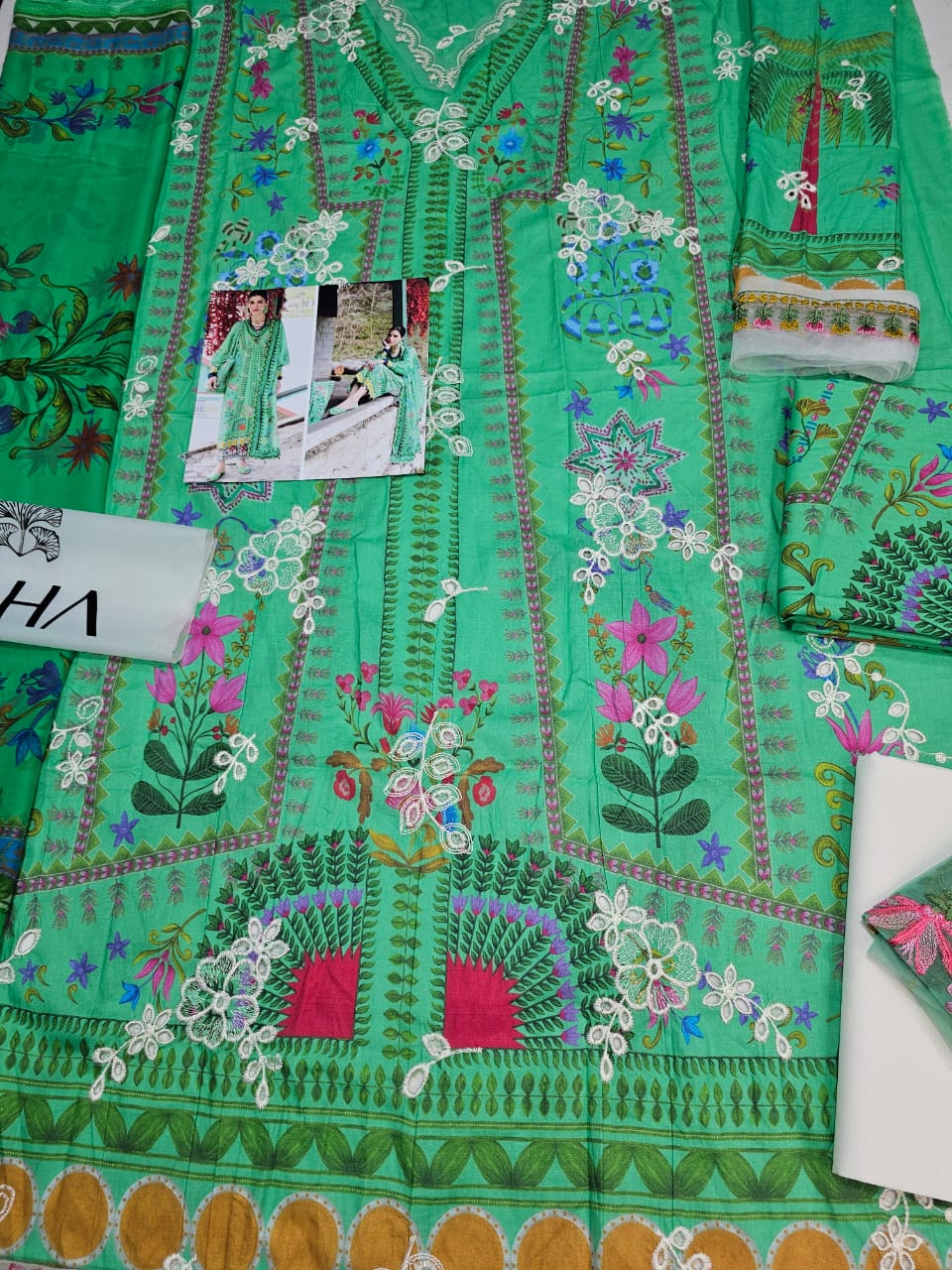 Zaha Luxury Lawn 2025 Hit Code 6A