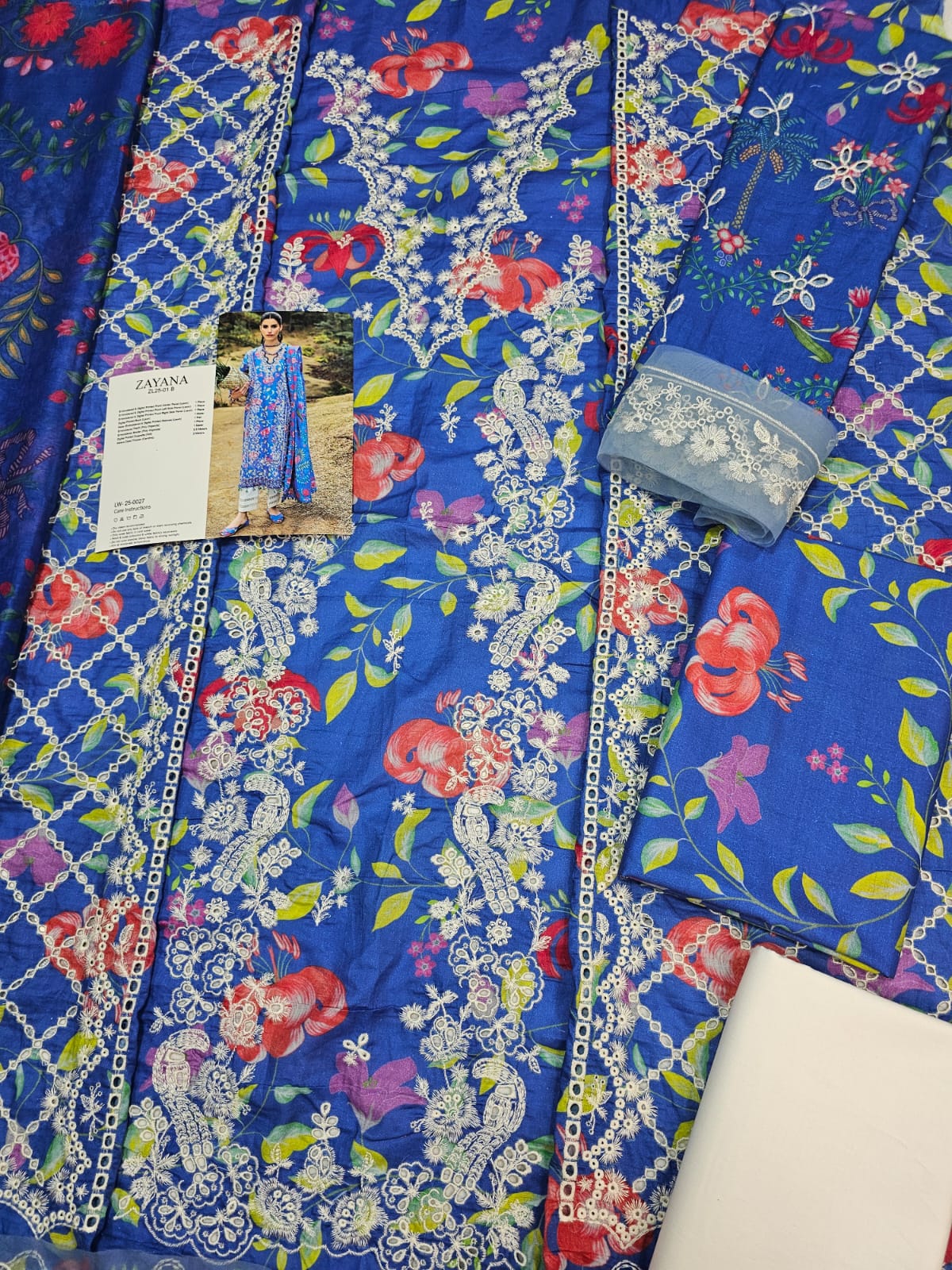 Zaha Luxury Lawn 2025 Hit Code 01-B Blue Lawn Dupata Article
