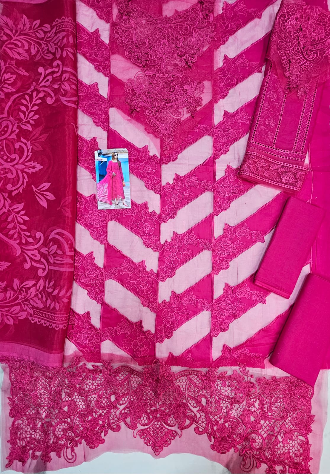 MariaB Luxury Lawn 2025 Hit Code 8A Shoking