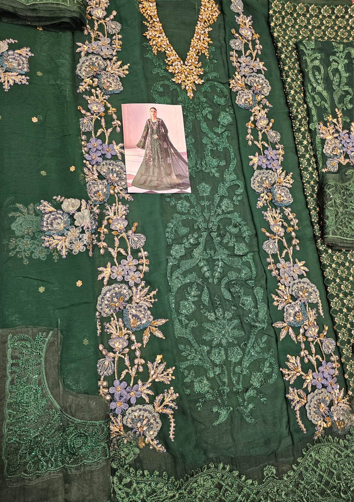 Mariab Luxury Chiffon Collection 2025 Hit Code D8