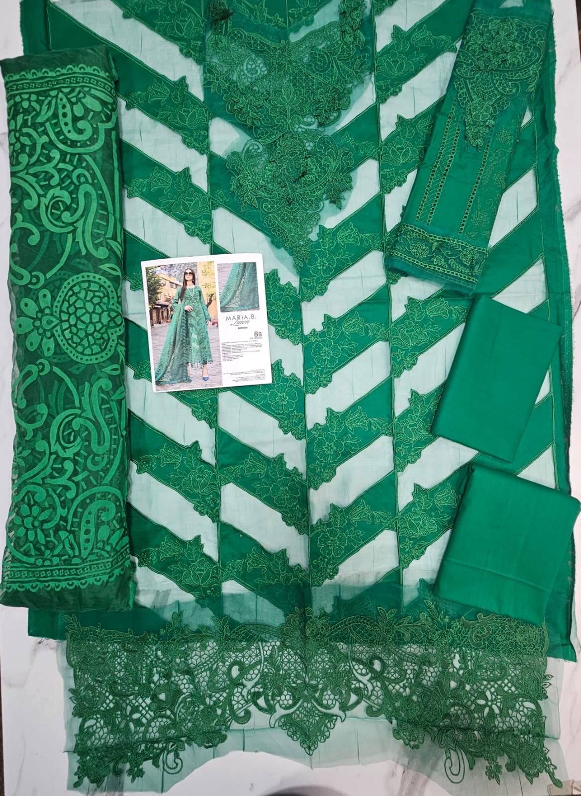 Mariab Luxury lawn 2025 Hit Code 8B
