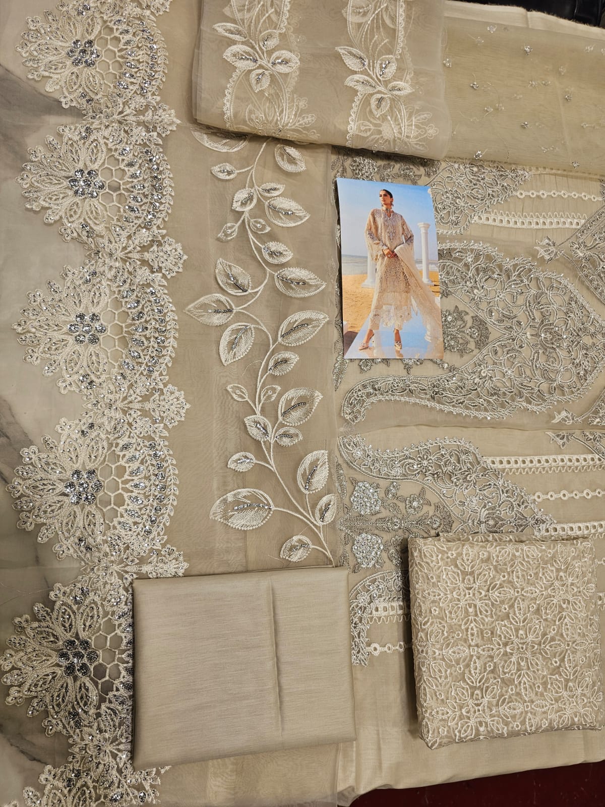 Mariab Luxury Eid ul azha Hit Code D9