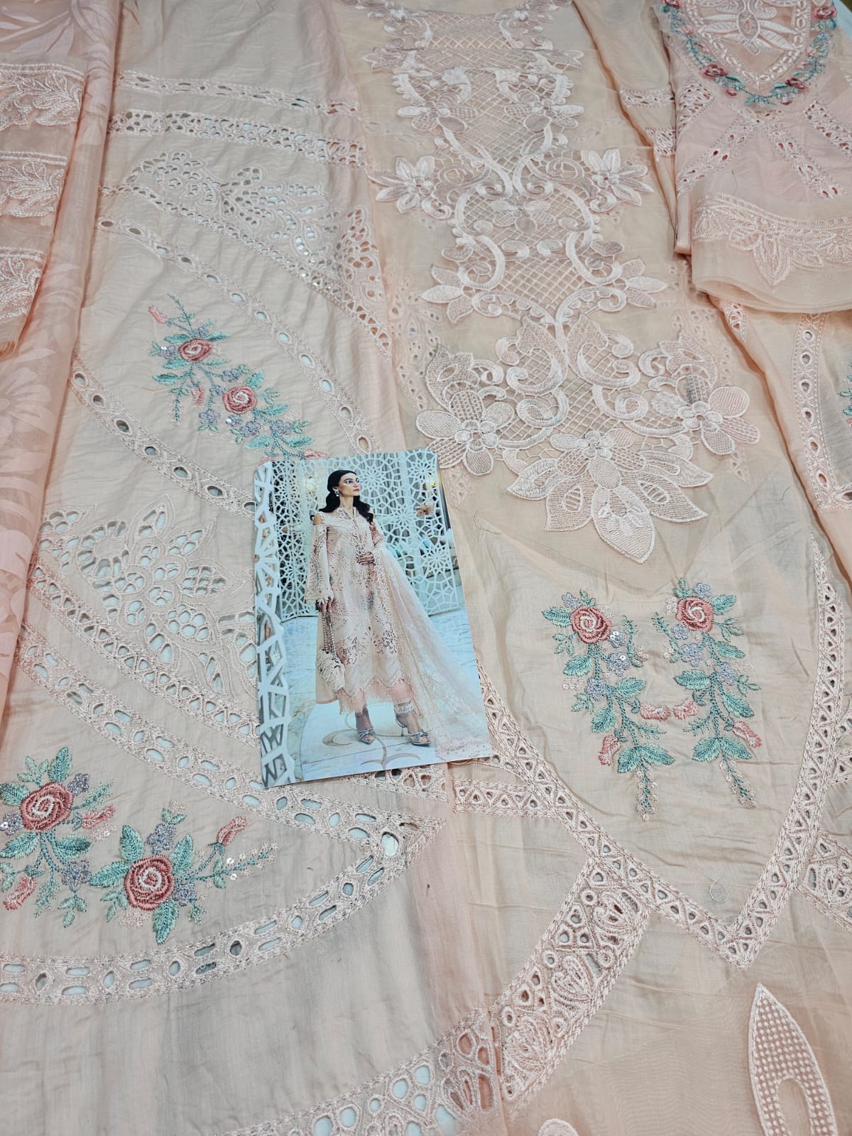 Mariab Luxury Lawn 2025 Hit Code 13A