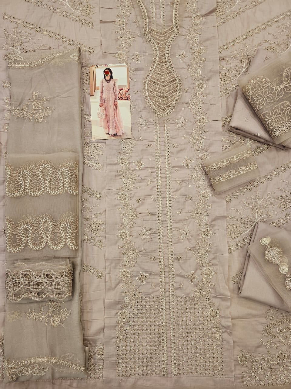 Qalamkar Luxury Lawn 2025