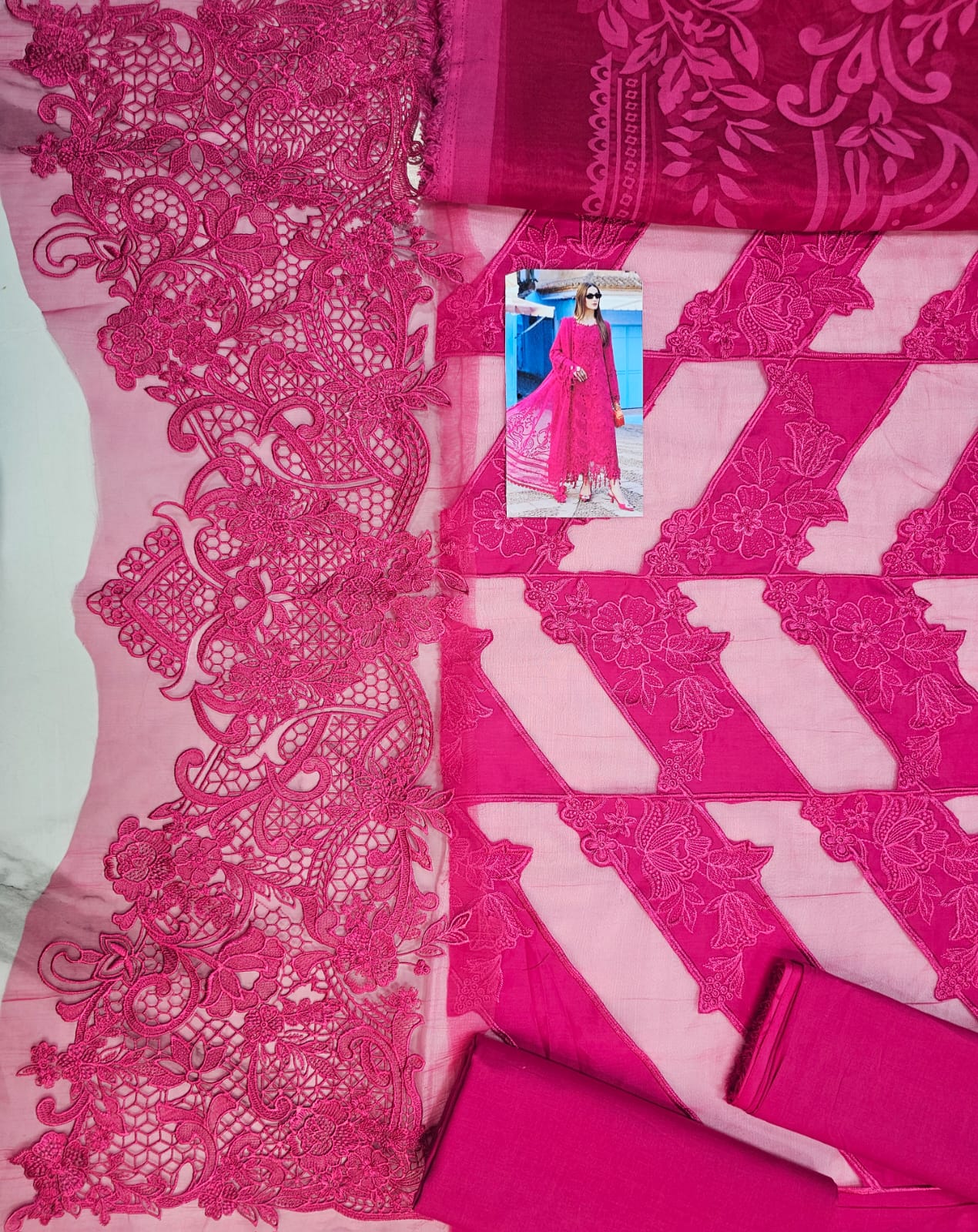 MariaB Luxury Lawn 2025 Hit Code 8A Shoking