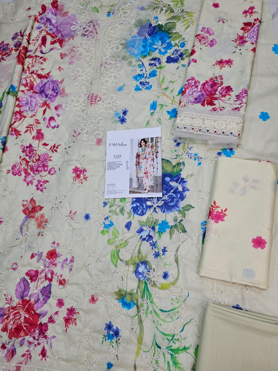 Zaha Luxury Lawn 2025 Hit Code 7B Multi Caremal  Chikenkari