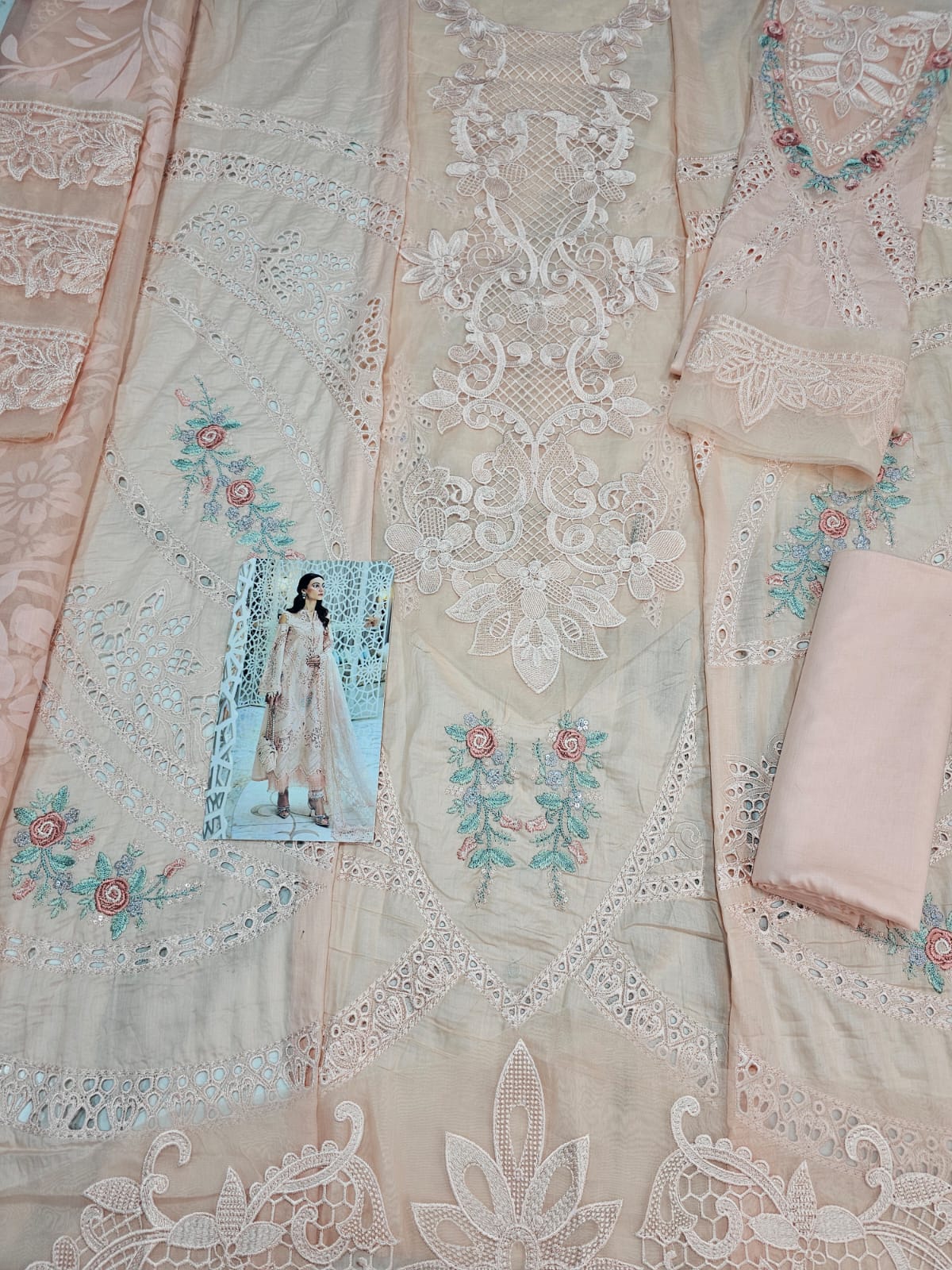 Mariab Luxury Lawn 2025 Hit Code 13A