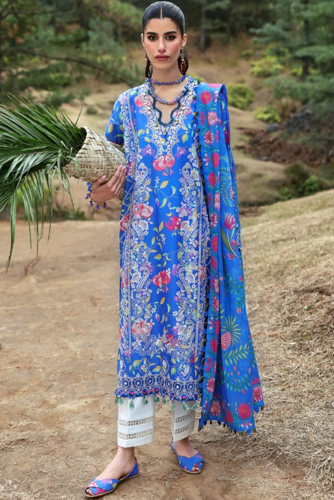 Zaha Luxury Lawn 2025 Hit Code 01-B Blue Lawn Dupata Article