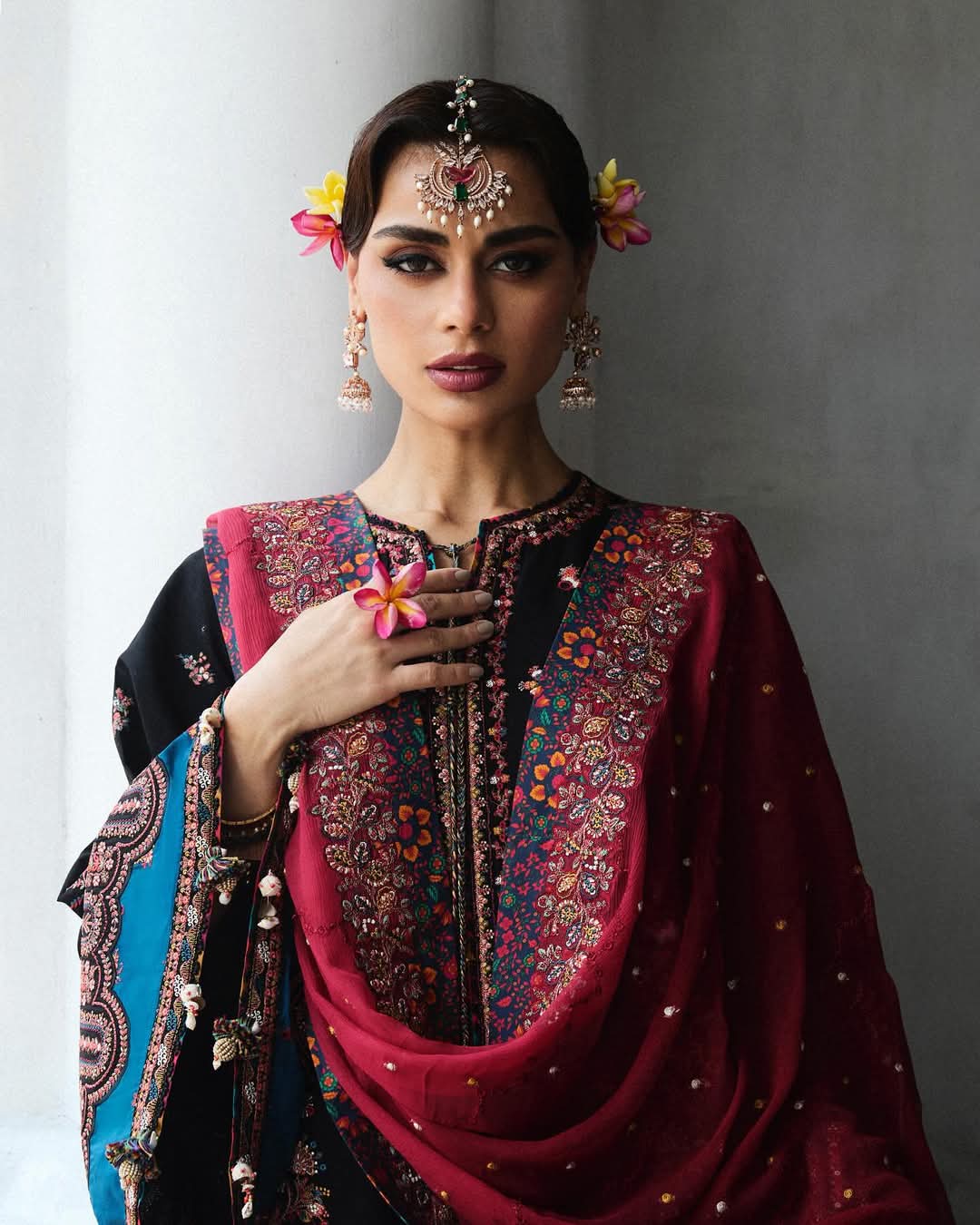 Hussain Rehar Luxury Lawn 2025 Hit Code Bliz