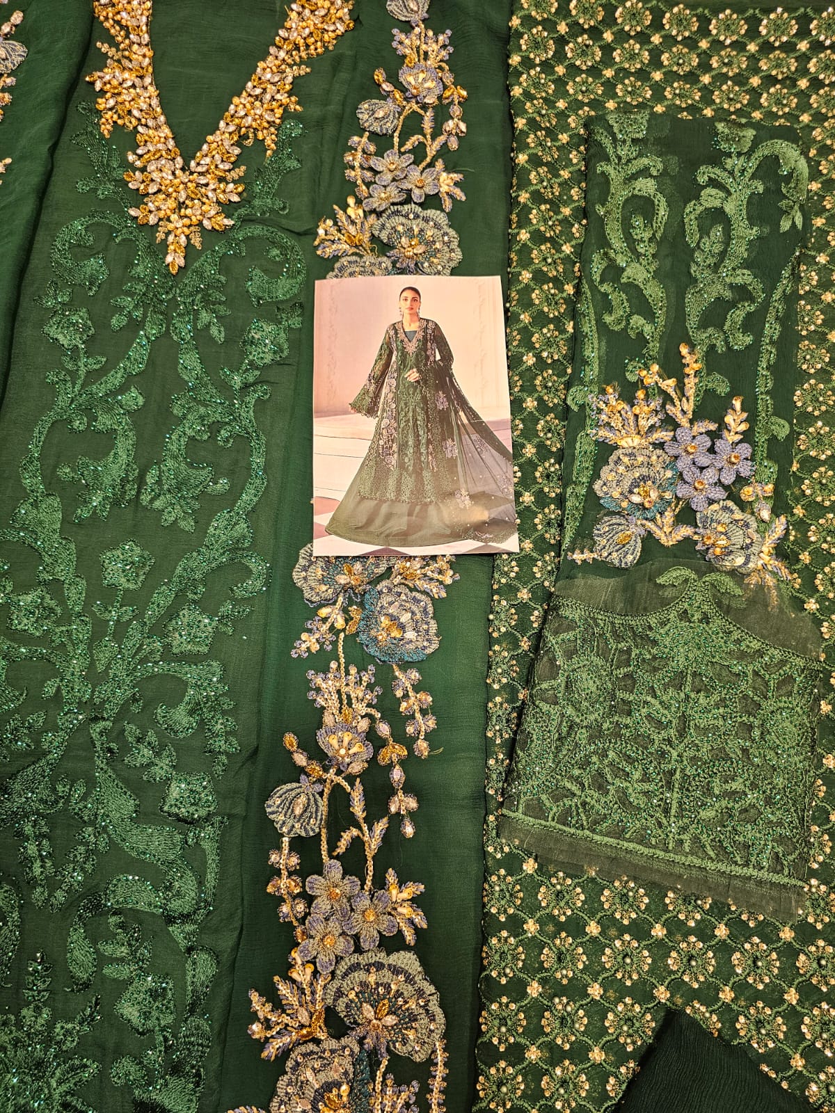Mariab Luxury Chiffon Collection 2025 Hit Code D8
