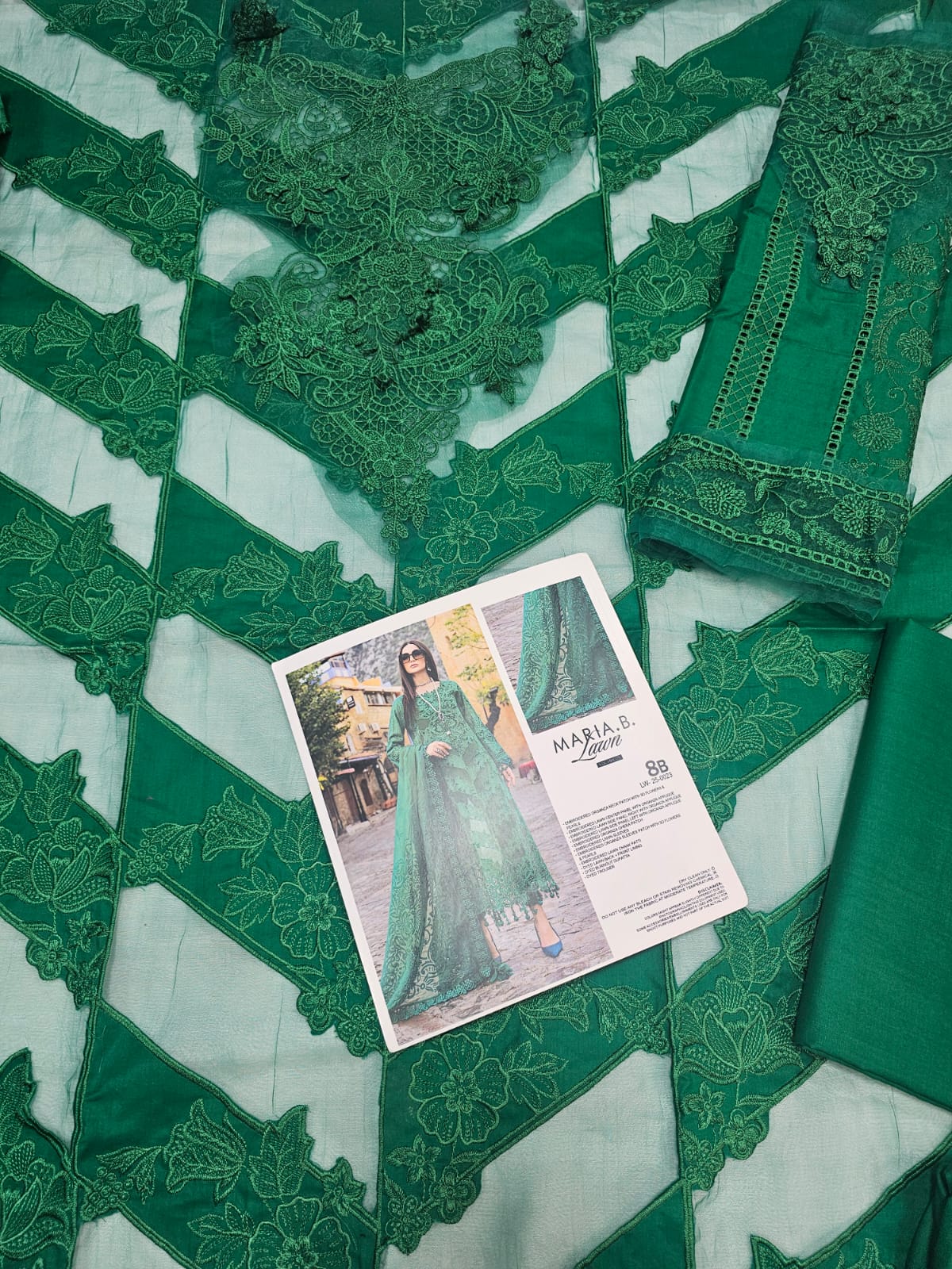 Mariab Luxury lawn 2025 Hit Code 8B