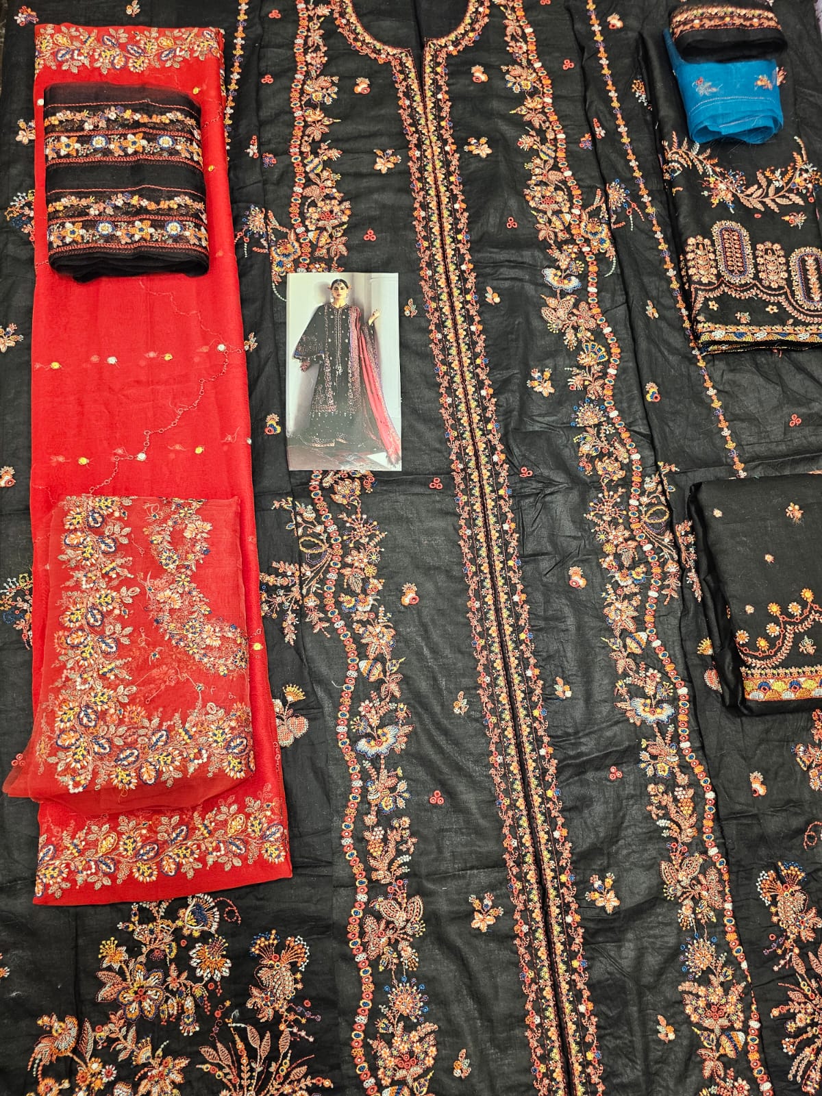 Hussain Rehar Luxury Lawn 2025 Hit Code Bliz