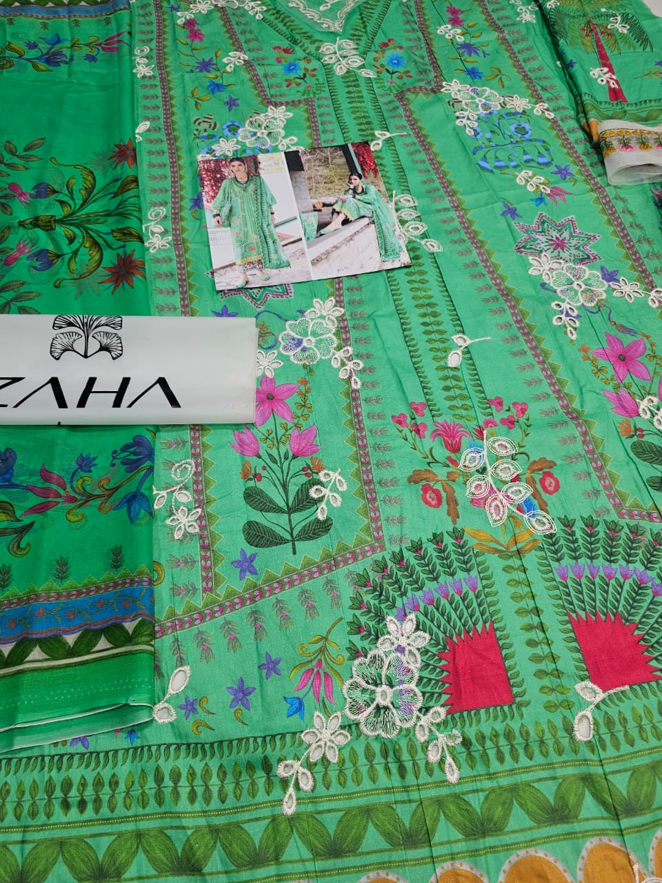 Zaha Luxury Lawn 2025 Hit Code 6A
