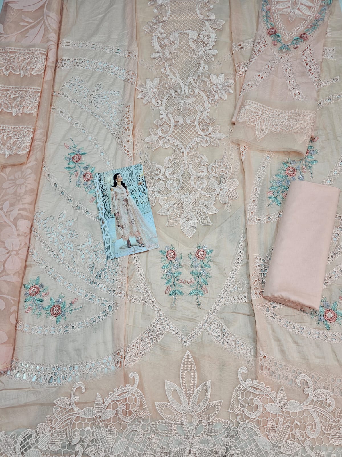 Mariab Luxury Lawn 2025 Hit Code 13A